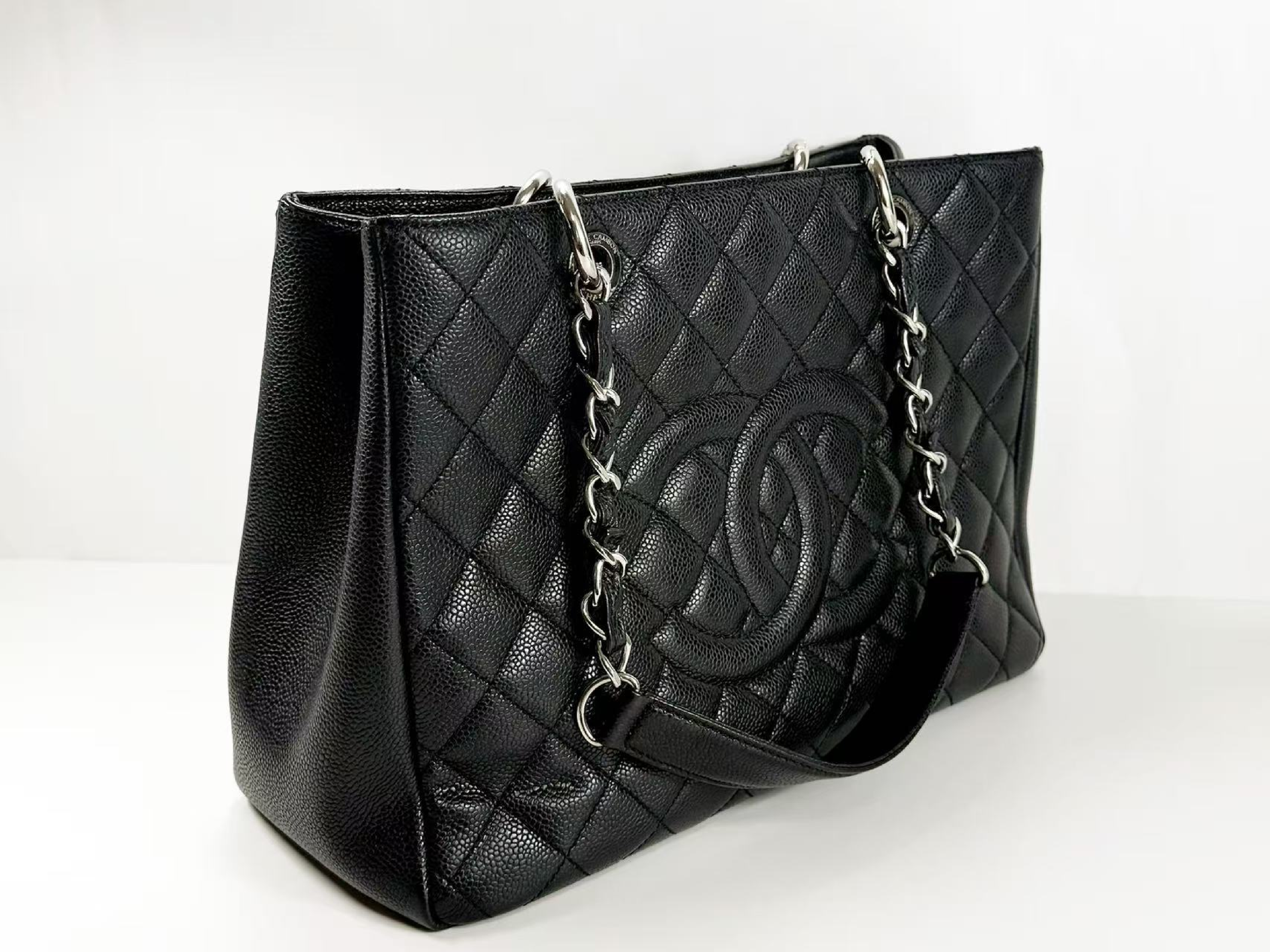 Black Caviar Skin Matelassé GST Tote Bag, W34/H23/D14cm (approx.), Serial Number 18-series, with dust bag and seal, silver hardware, chain tote, item number 18374901. — view 2