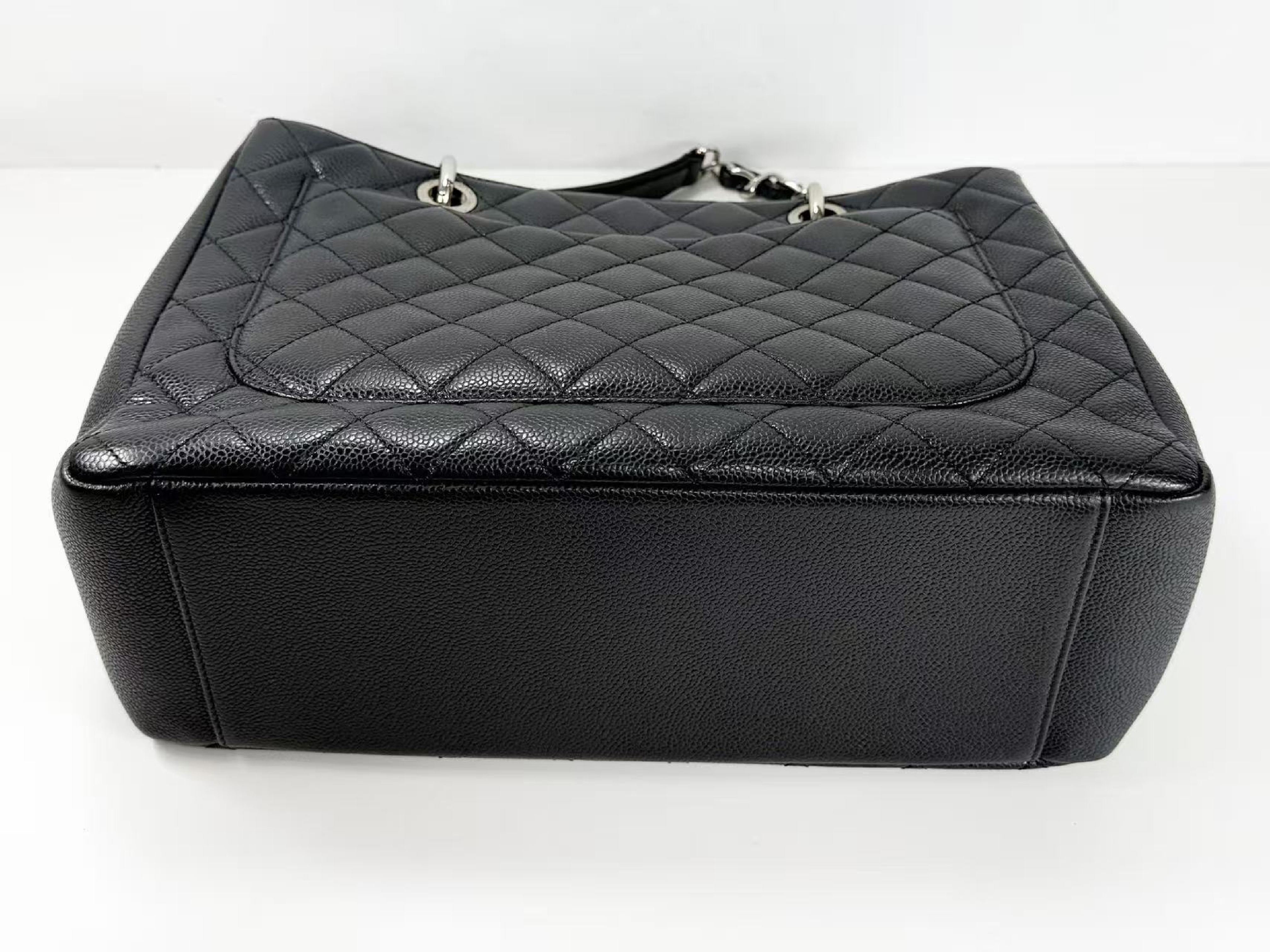Black Caviar Skin Matelassé GST Tote Bag, W34/H23/D14cm (approx.), Serial Number 18-series, with dust bag and seal, silver hardware, chain tote, item number 18374901. — view 11