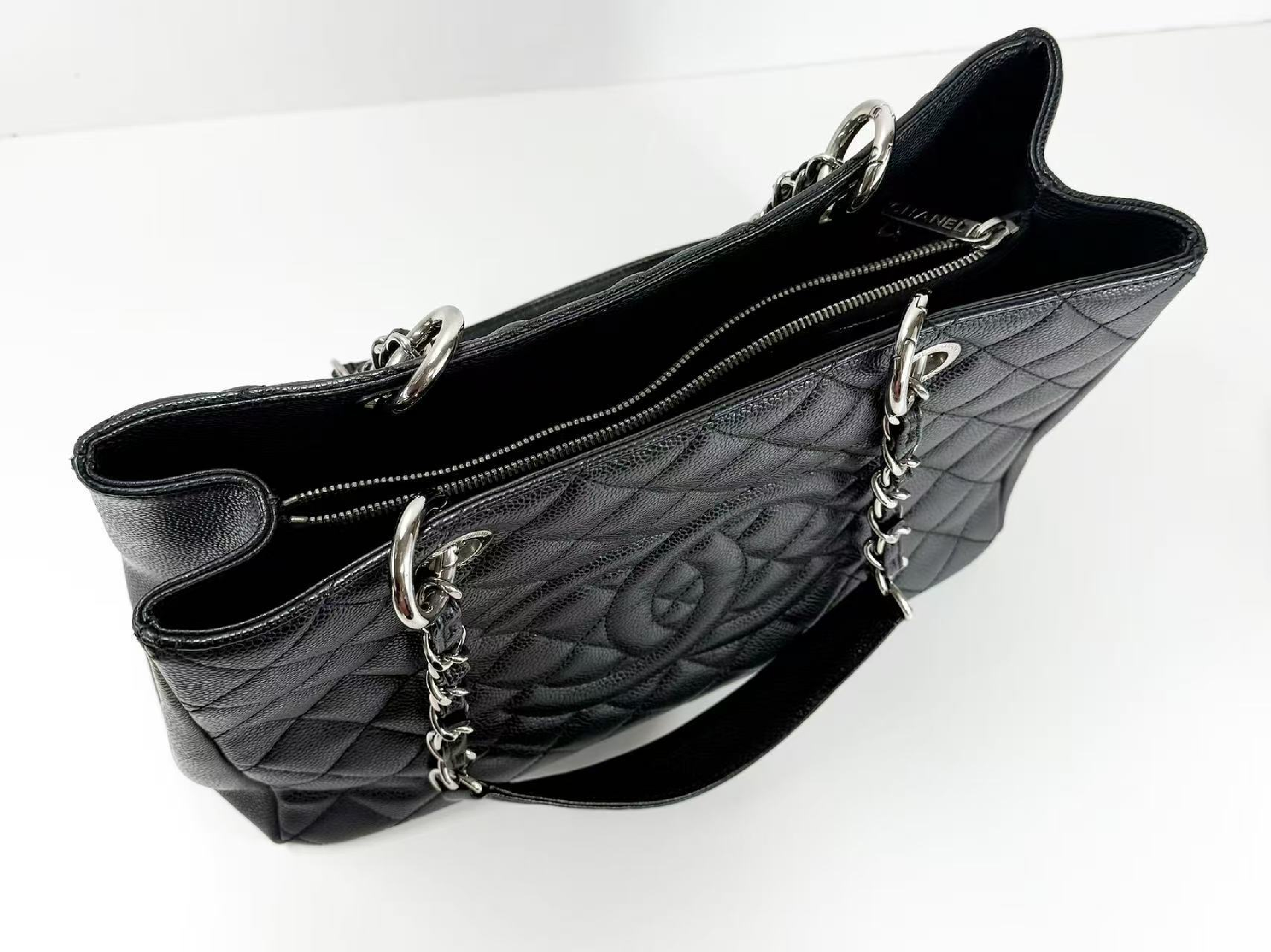 Black Caviar Skin Matelassé GST Tote Bag, W34/H23/D14cm (approx.), Serial Number 18-series, with dust bag and seal, silver hardware, chain tote, item number 18374901. — view 6