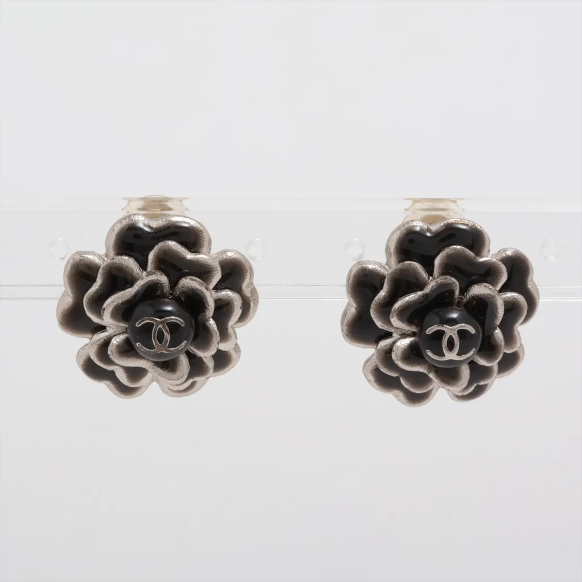 Coco Mark Camellia 03C Earrings (Pair) GP Black x Silver. Shows