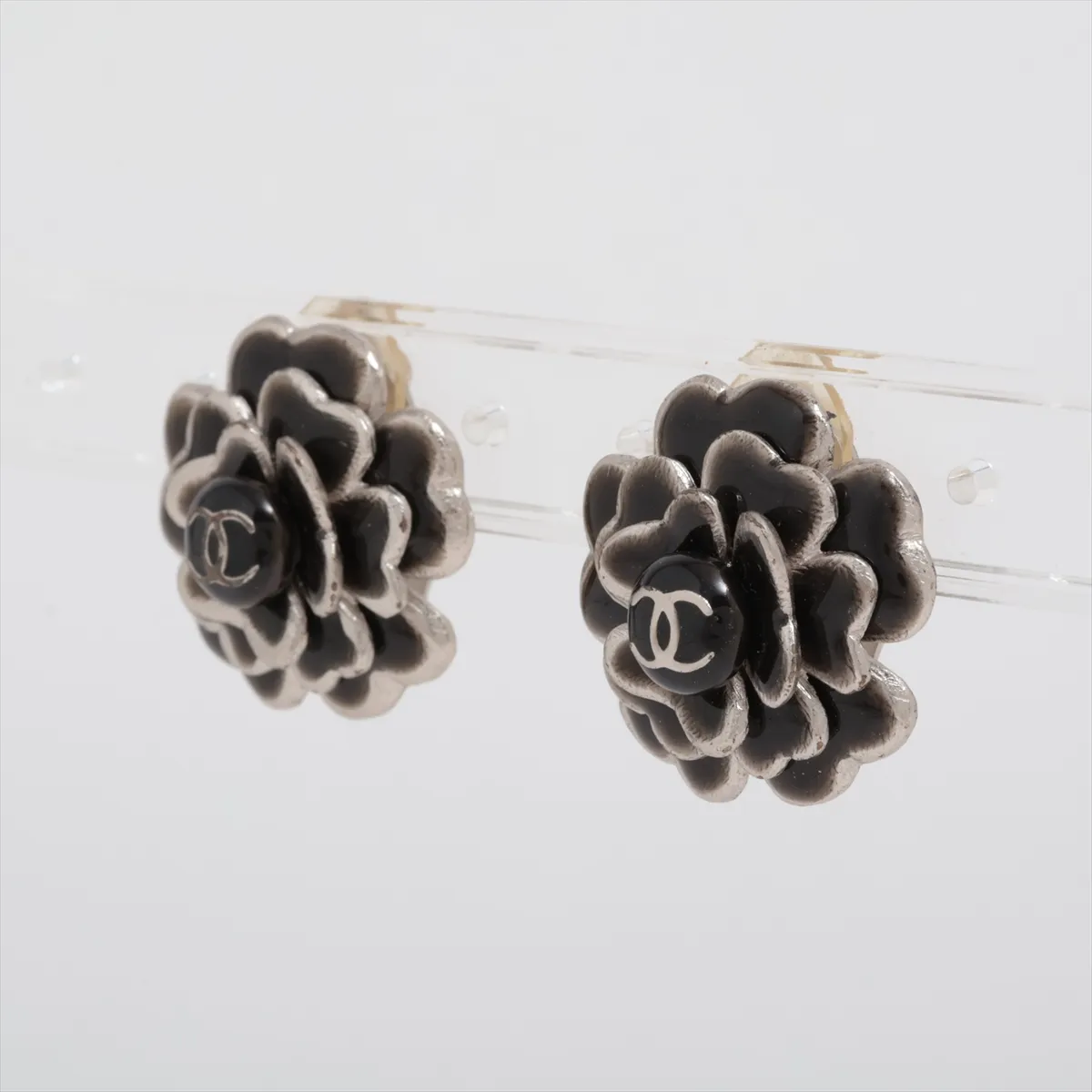 Coco Mark Camellia 03C Earrings (Pair) GP Black x Silver. Shows — view 3