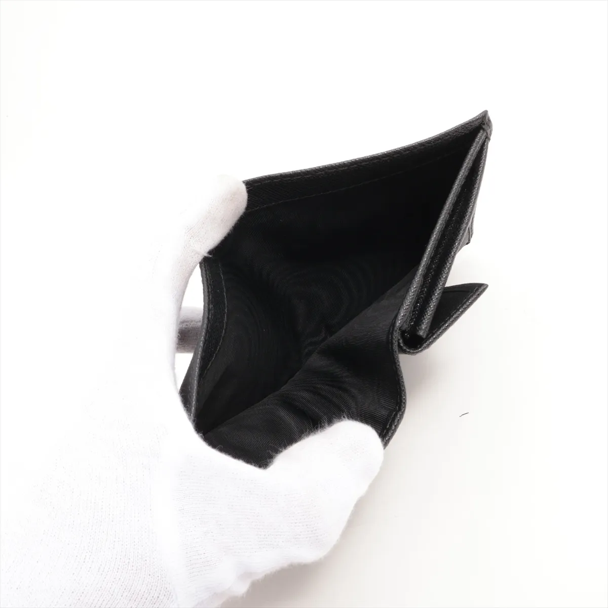 Saffiano Triangle Logo 1MV204 Leather Compact Wallet Black — view 5