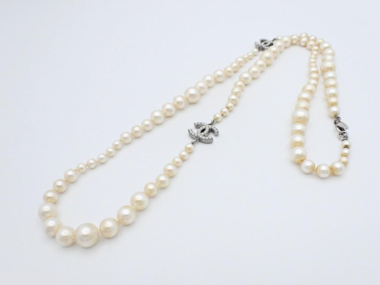 Pearl necklace, neck circumference approximately 86 cm — view 3