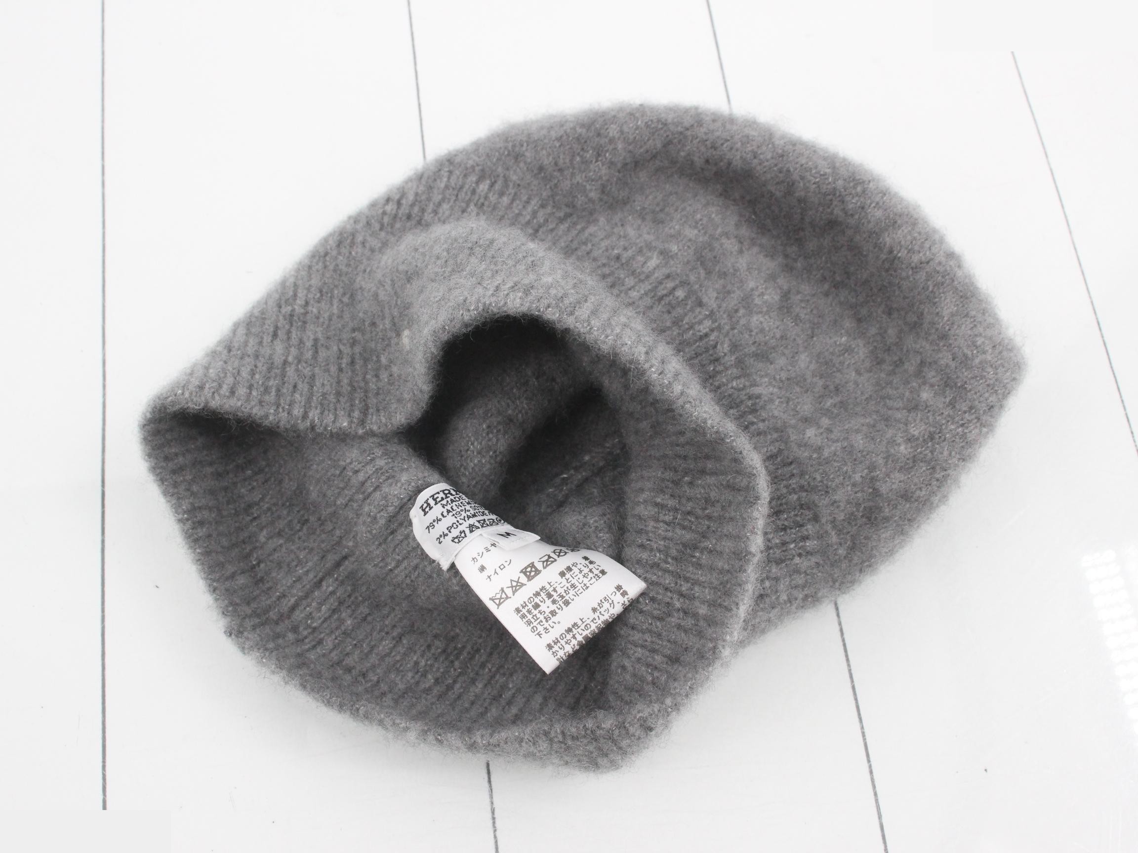 Serie cap, cashmere/silk/nylon, gray, size M, includes box and tags. — view 3