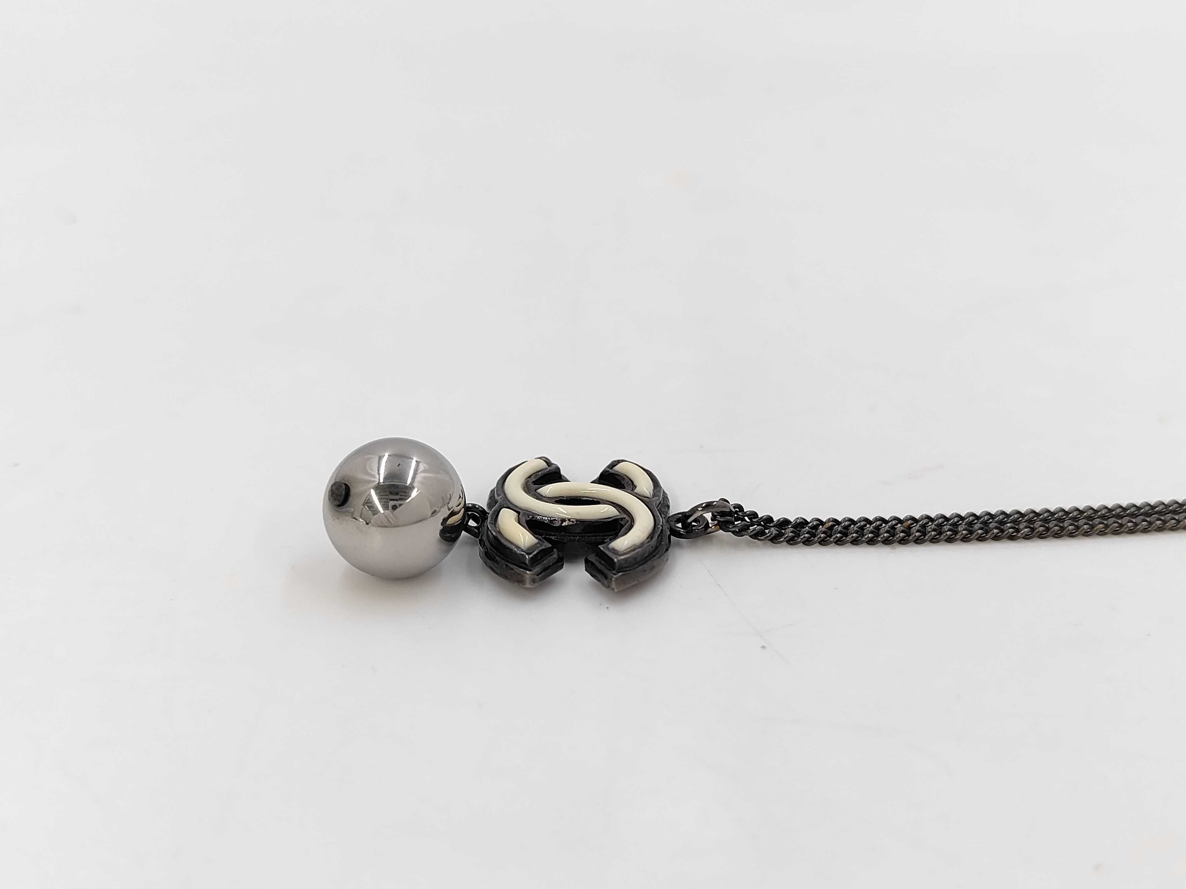 B13B Coco Mark Ball White x Black Necklace — view 2
