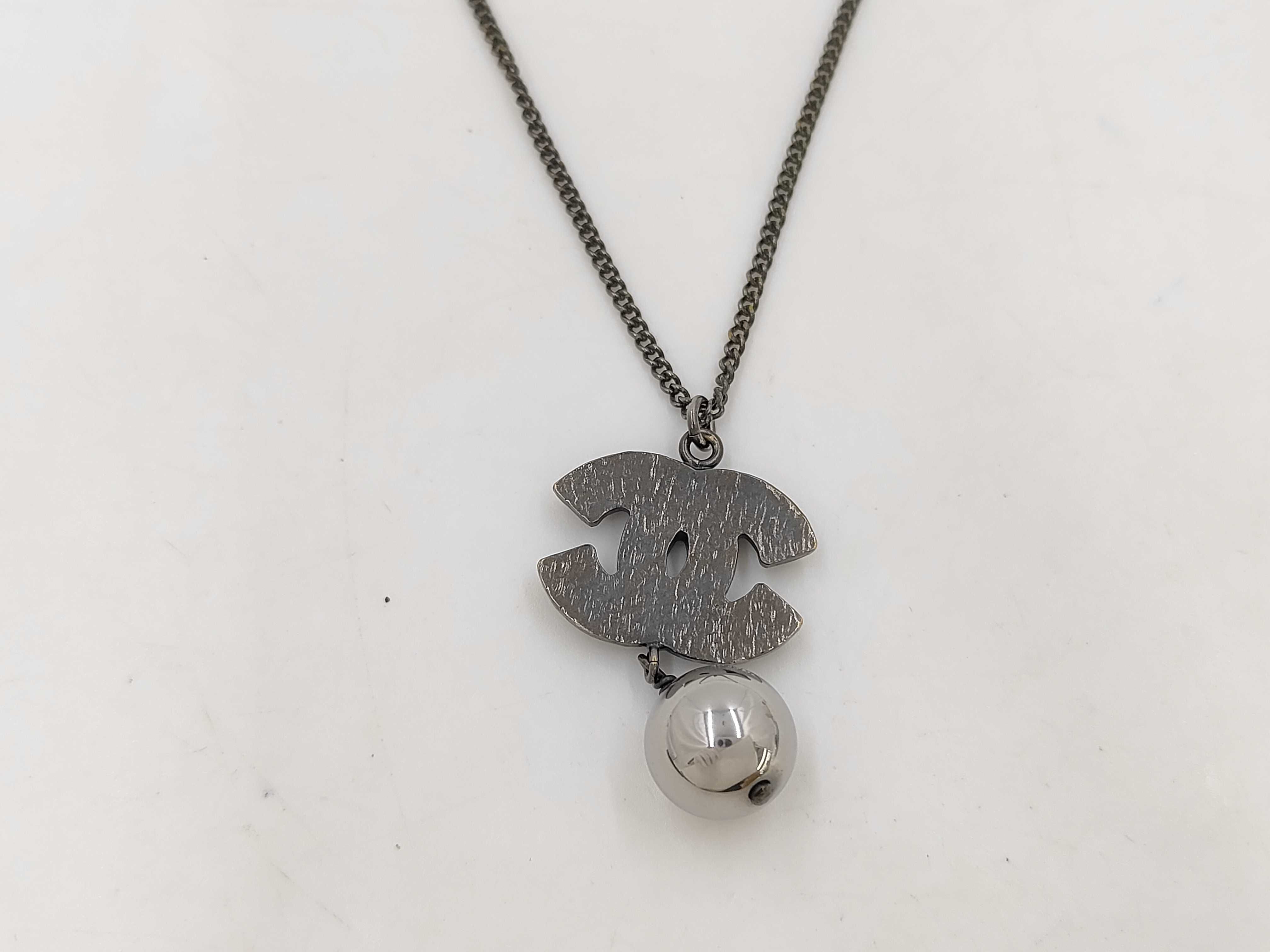 B13B Coco Mark Ball White x Black Necklace — view 3