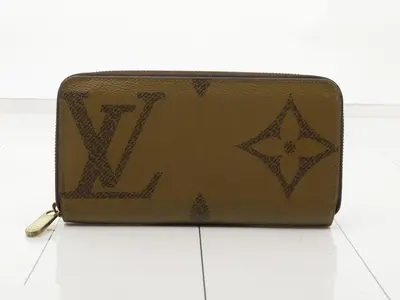 Reverse Giant Zippy Wallet