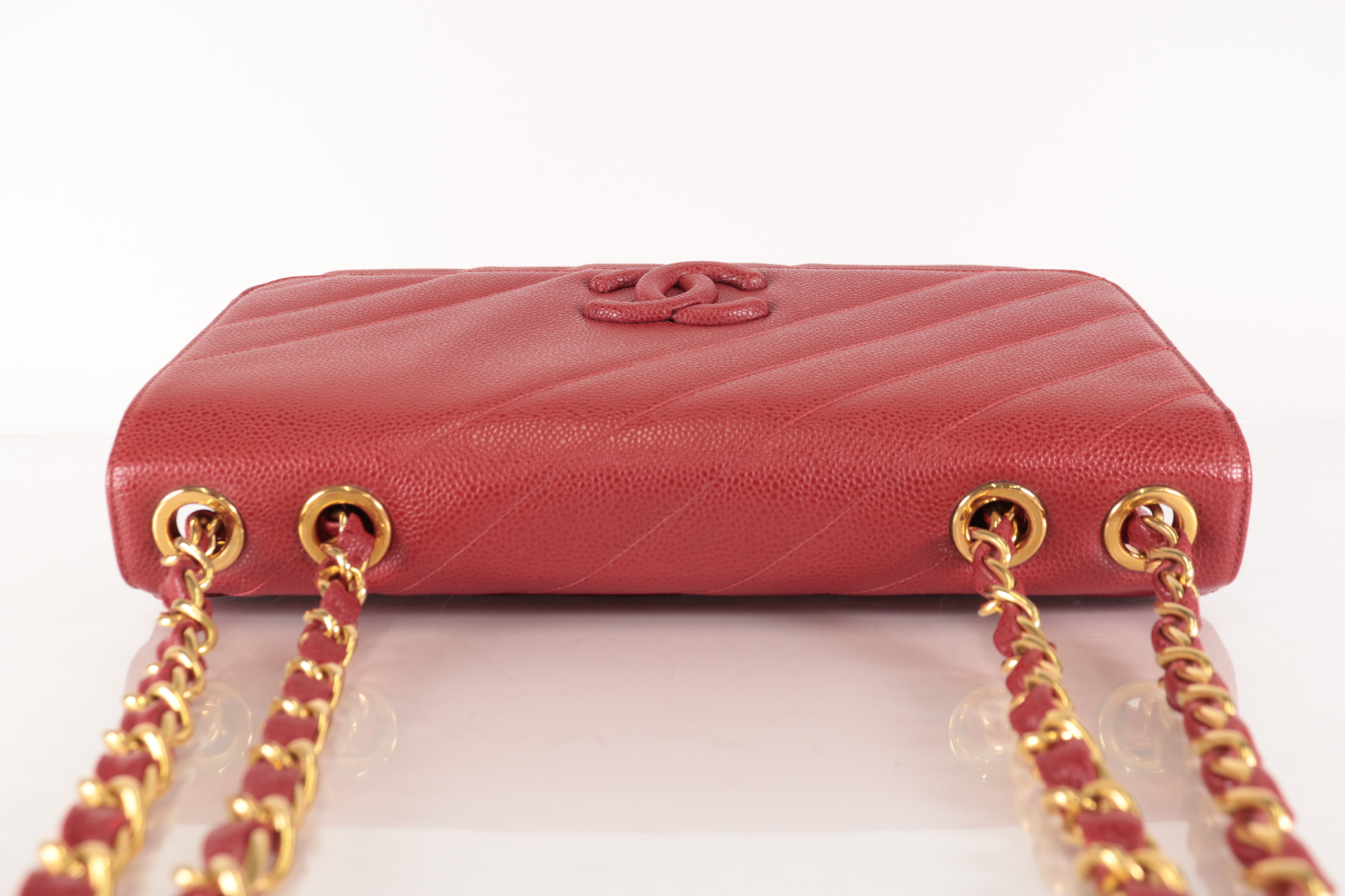 Diagonal Stitch Caviar Chain Red Shoulder Bag (Serial No. 3) — view 6