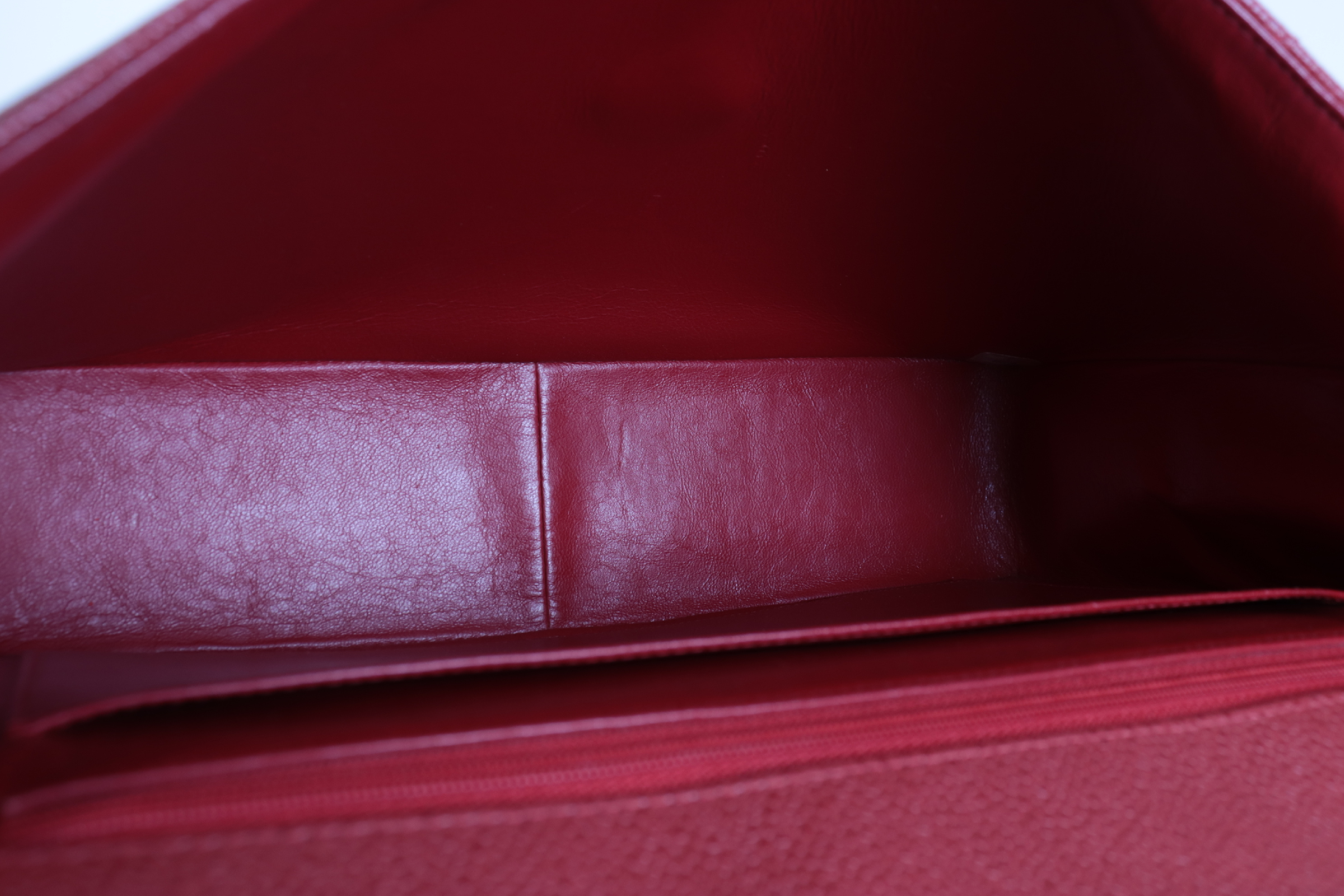 Diagonal Stitch Caviar Chain Red Shoulder Bag (Serial No. 3) — view 9