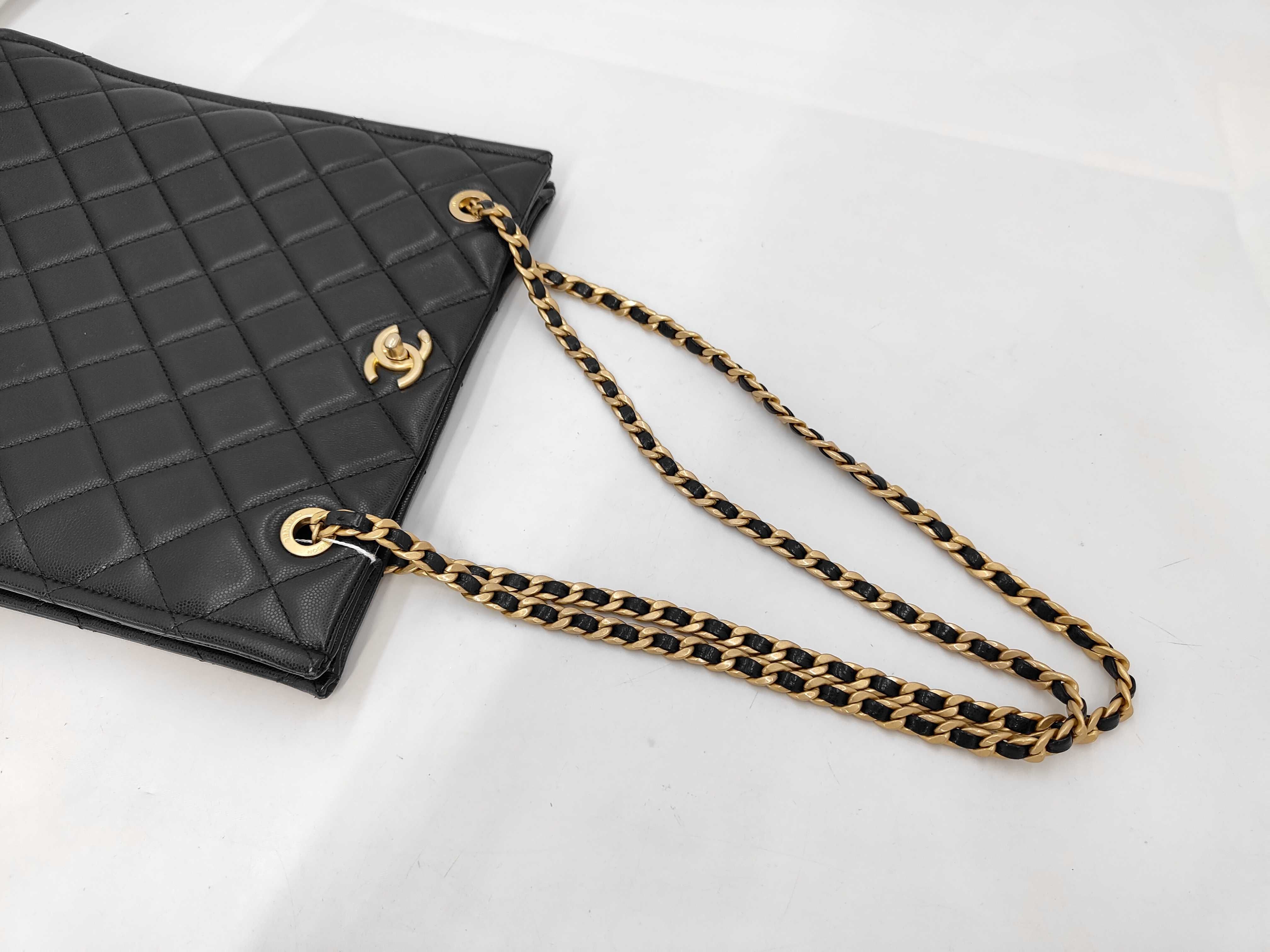 Matelassé Caviar Skin Chain Tote Bag — view 5