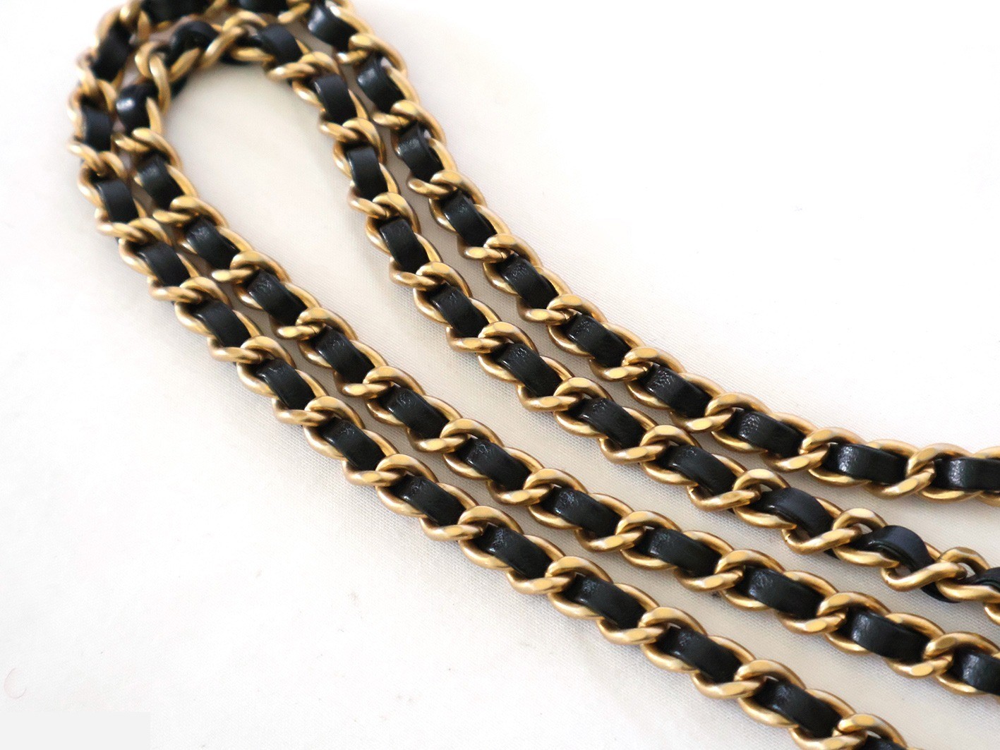 Vintage calfskin charm chain wallet, black — view 8