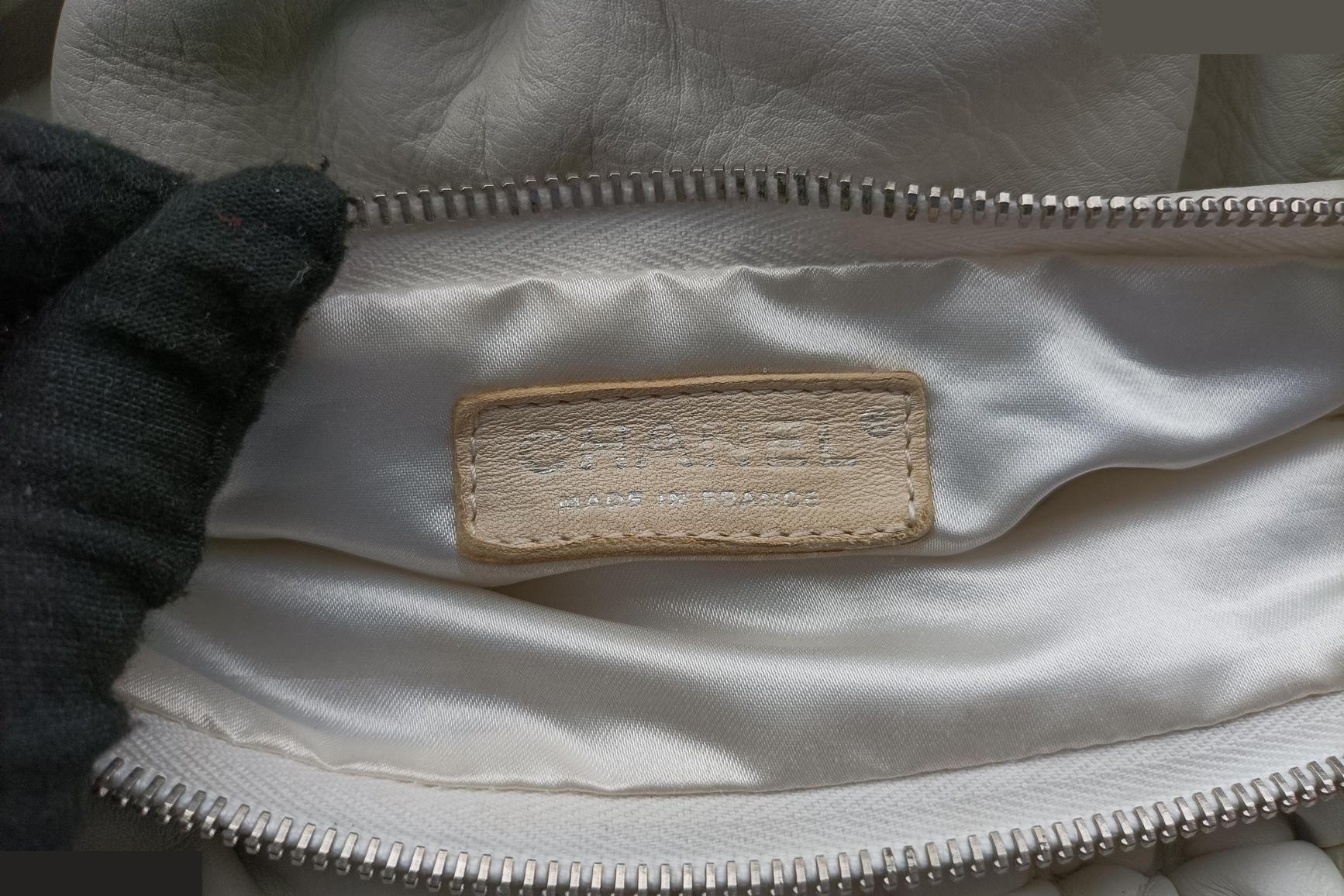 Perforated chain leather white — view 7