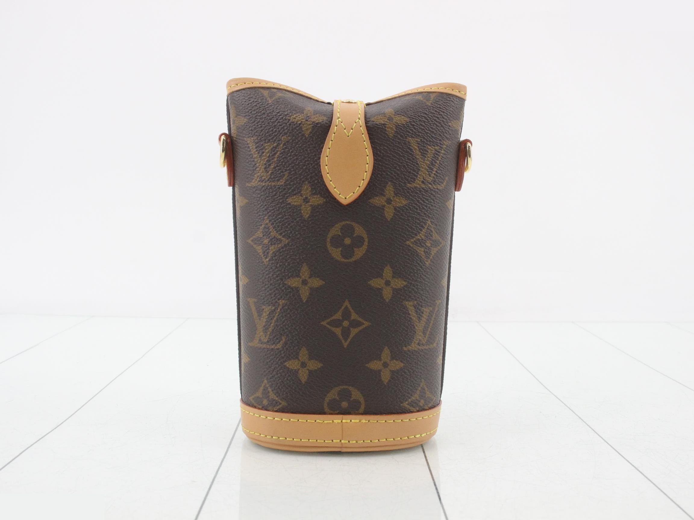 Fold Me Pouch - Retail Price ¥211,200 - Unused, Stored Item — view 2