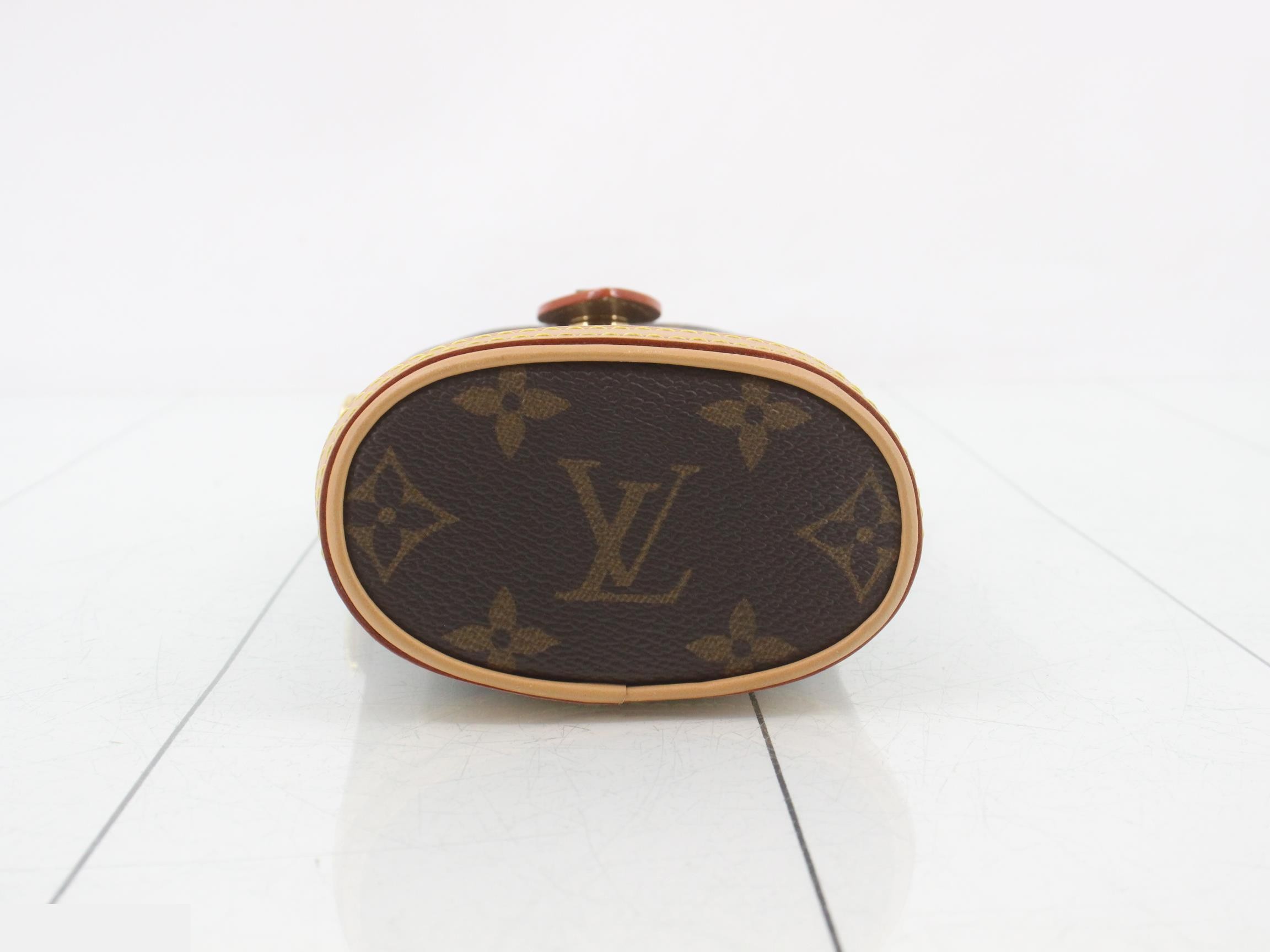 Fold Me Pouch - Retail Price ¥211,200 - Unused, Stored Item — view 3