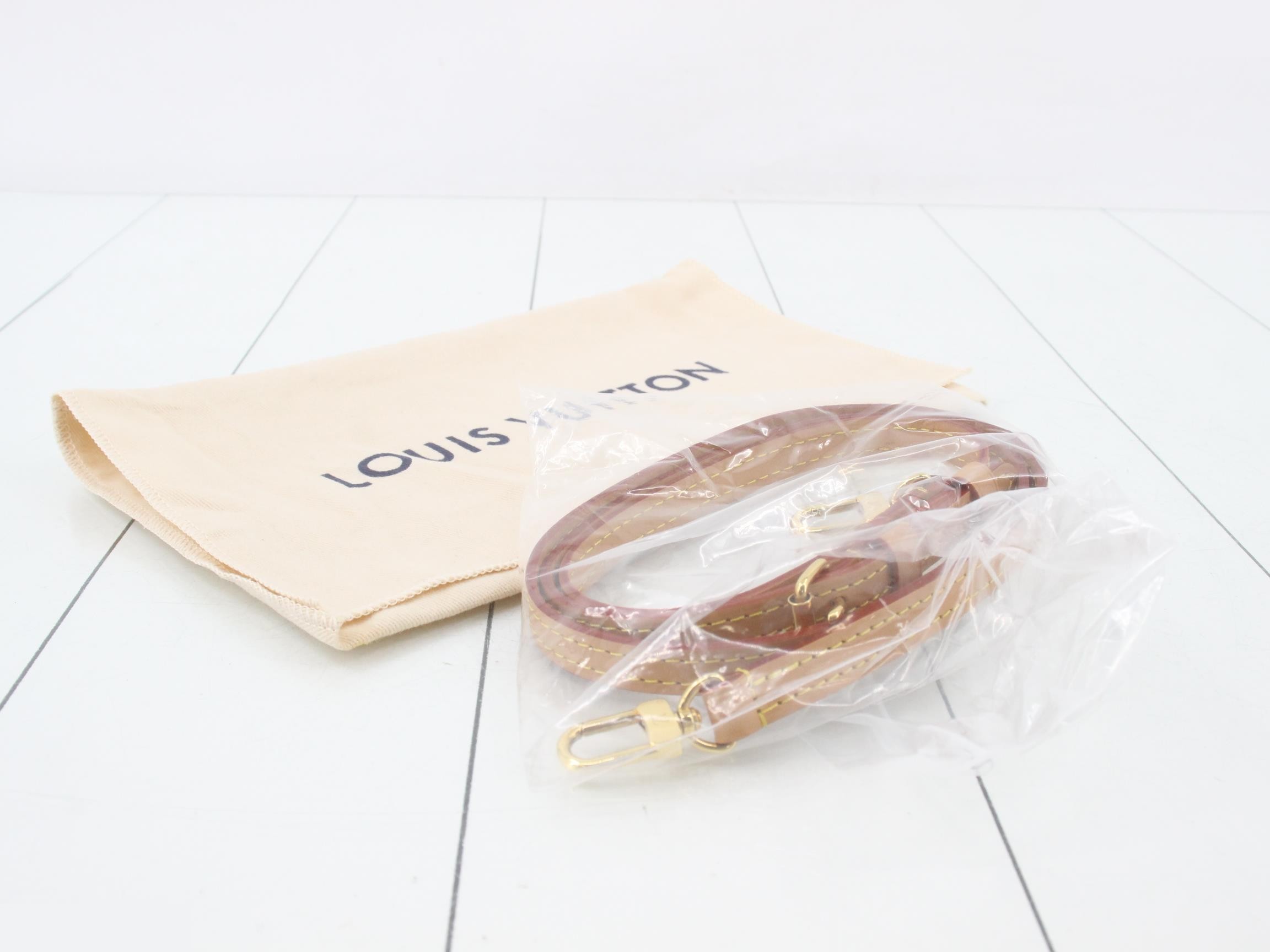 Fold Me Pouch - Retail Price ¥211,200 - Unused, Stored Item — view 5
