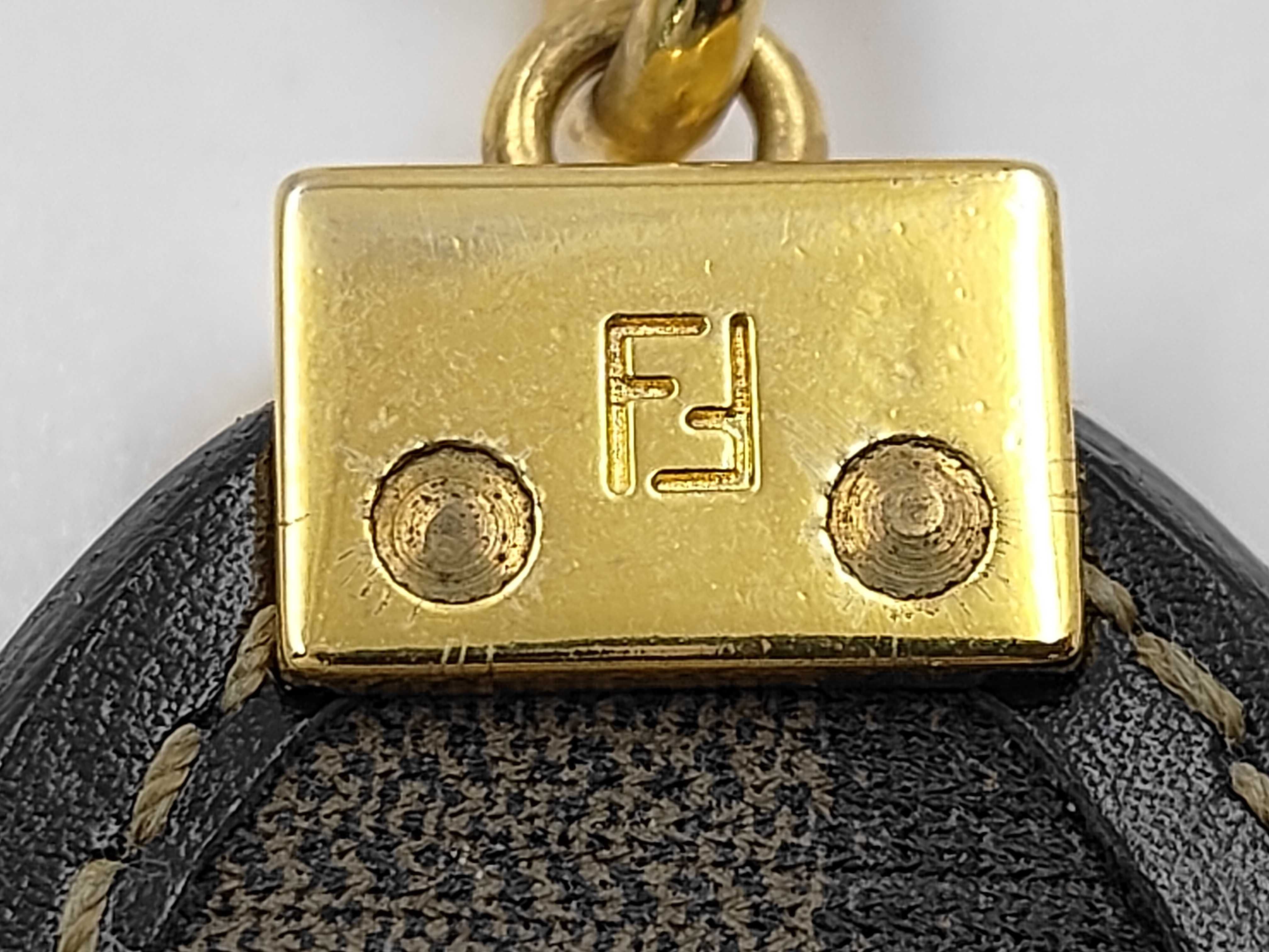 key charm, key case, key holder — view 5