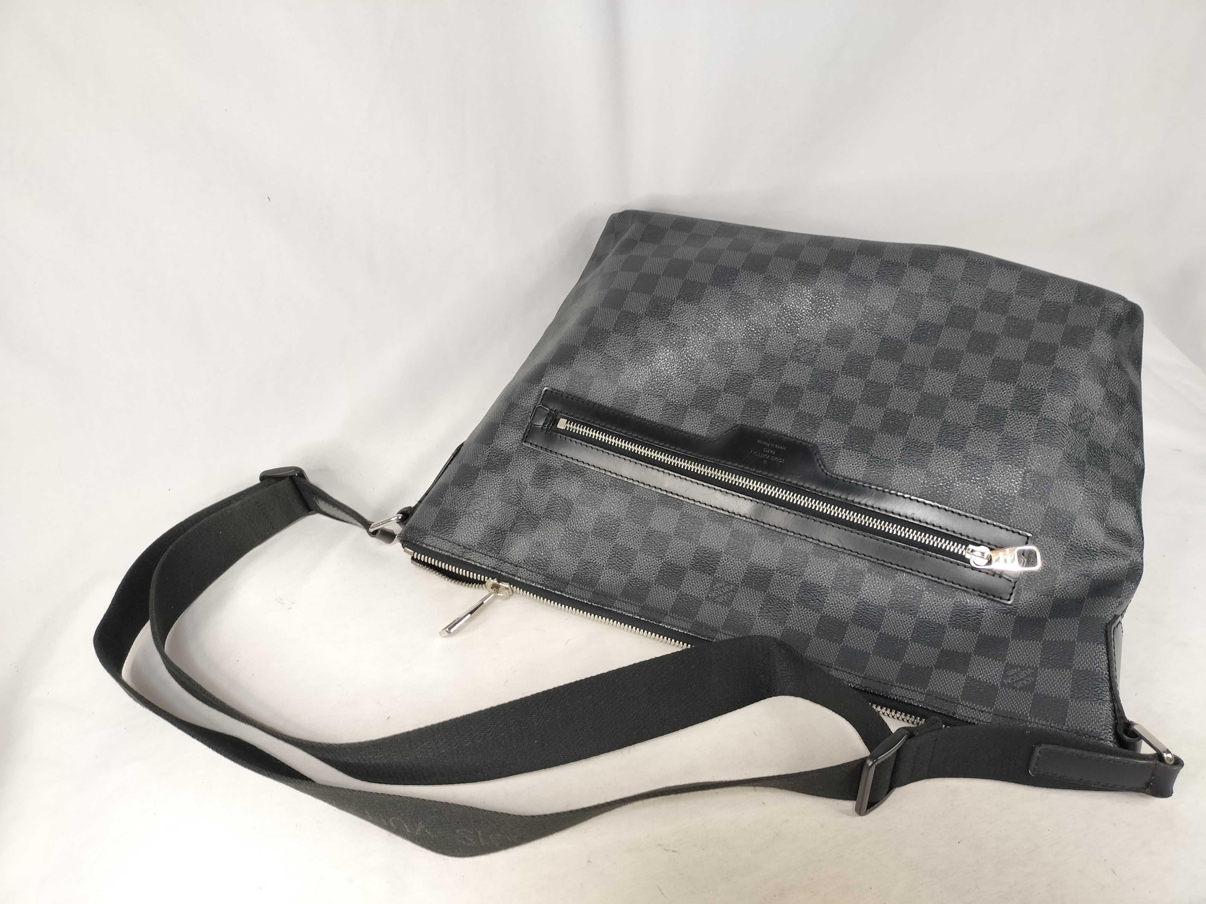 Damier Graphite Shoulder Bag — view 3