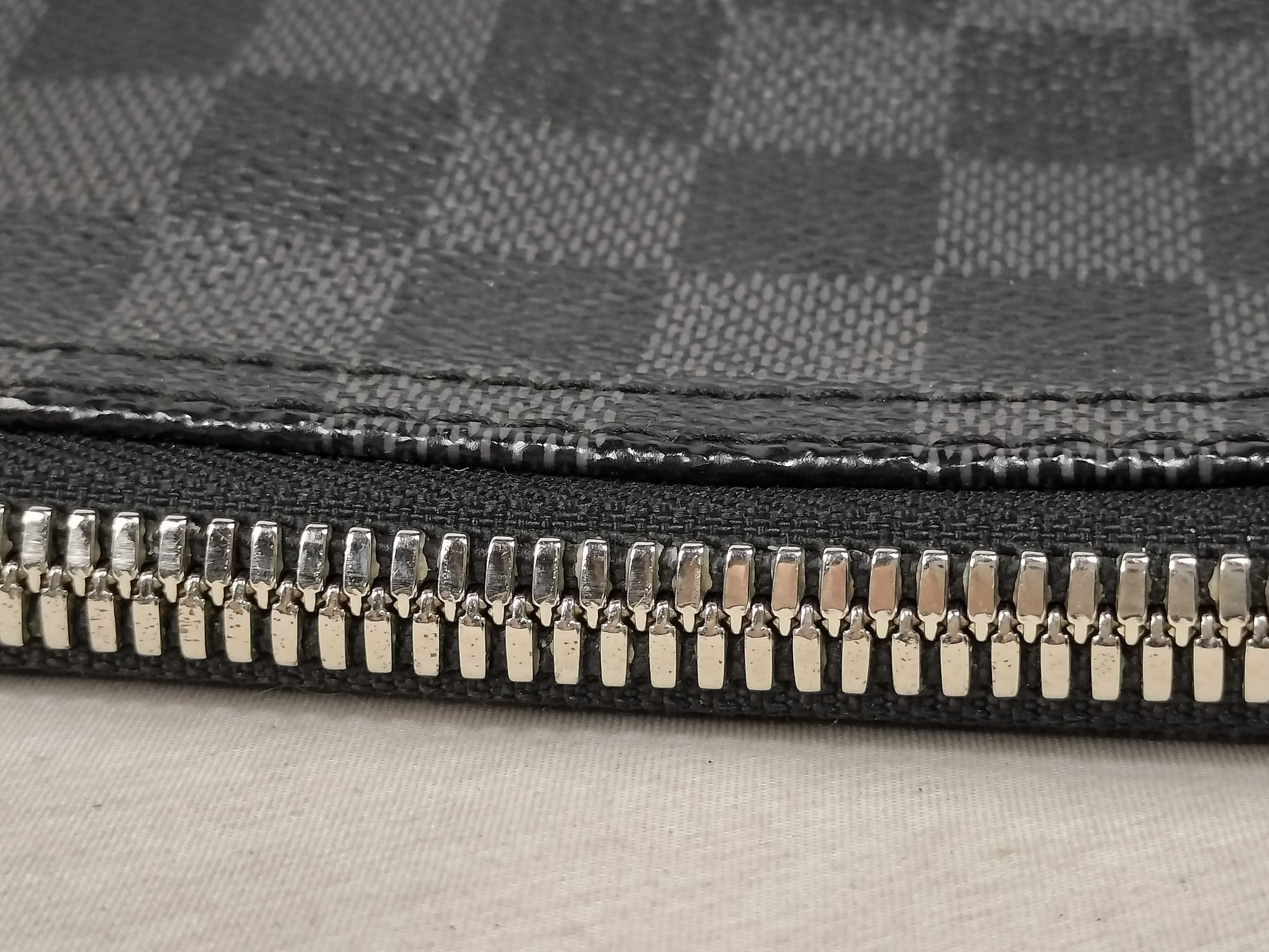 Damier Graphite Shoulder Bag — view 6
