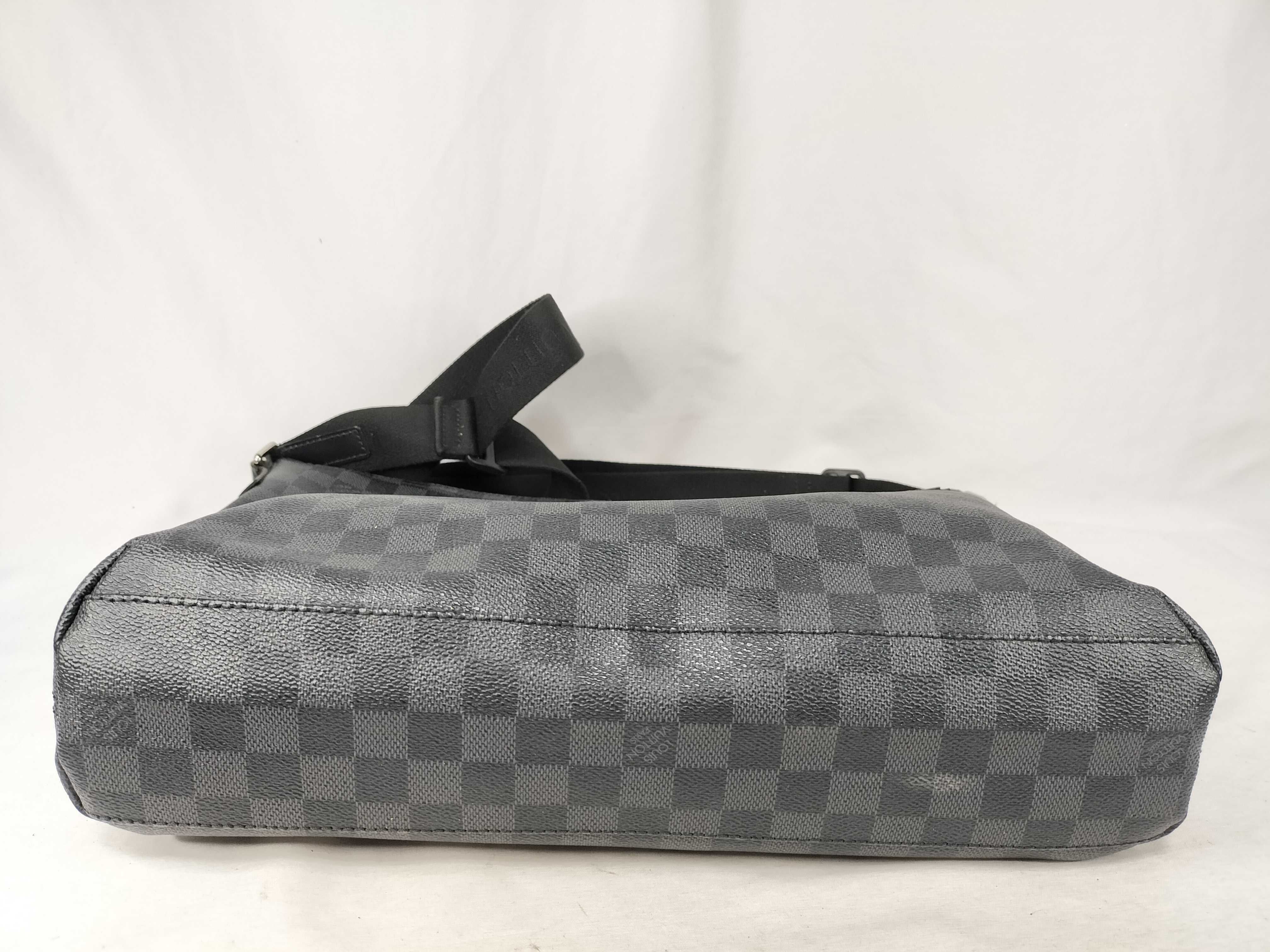 Damier Graphite Shoulder Bag — view 8