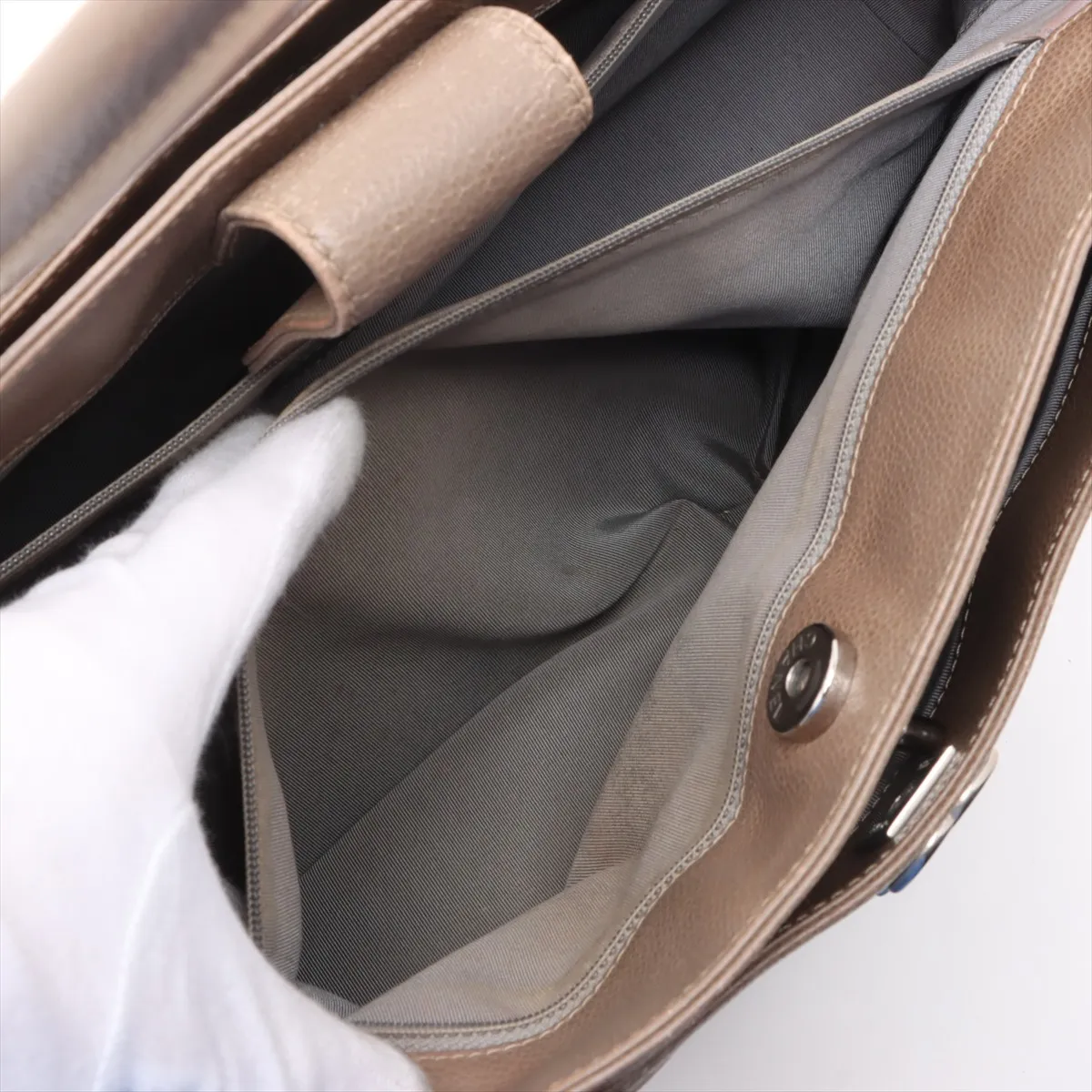 Executive Leather 2WAY Tote Bag Beige Silver Hardware Pouch Dirty — view 12