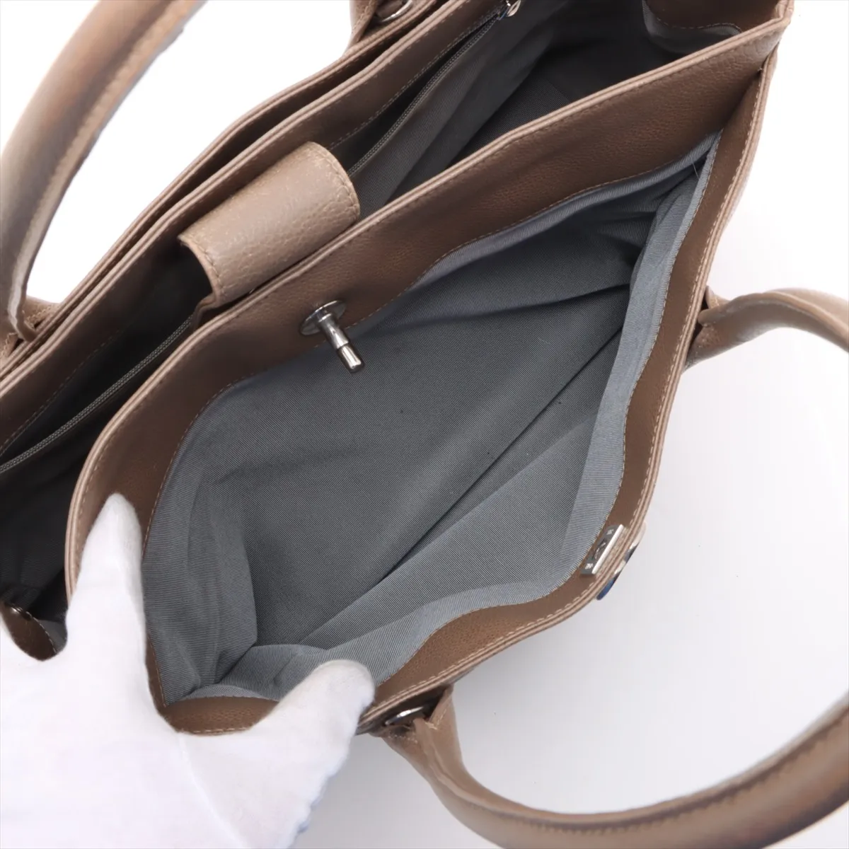 Executive Leather 2WAY Tote Bag Beige Silver Hardware Pouch Dirty — view 10