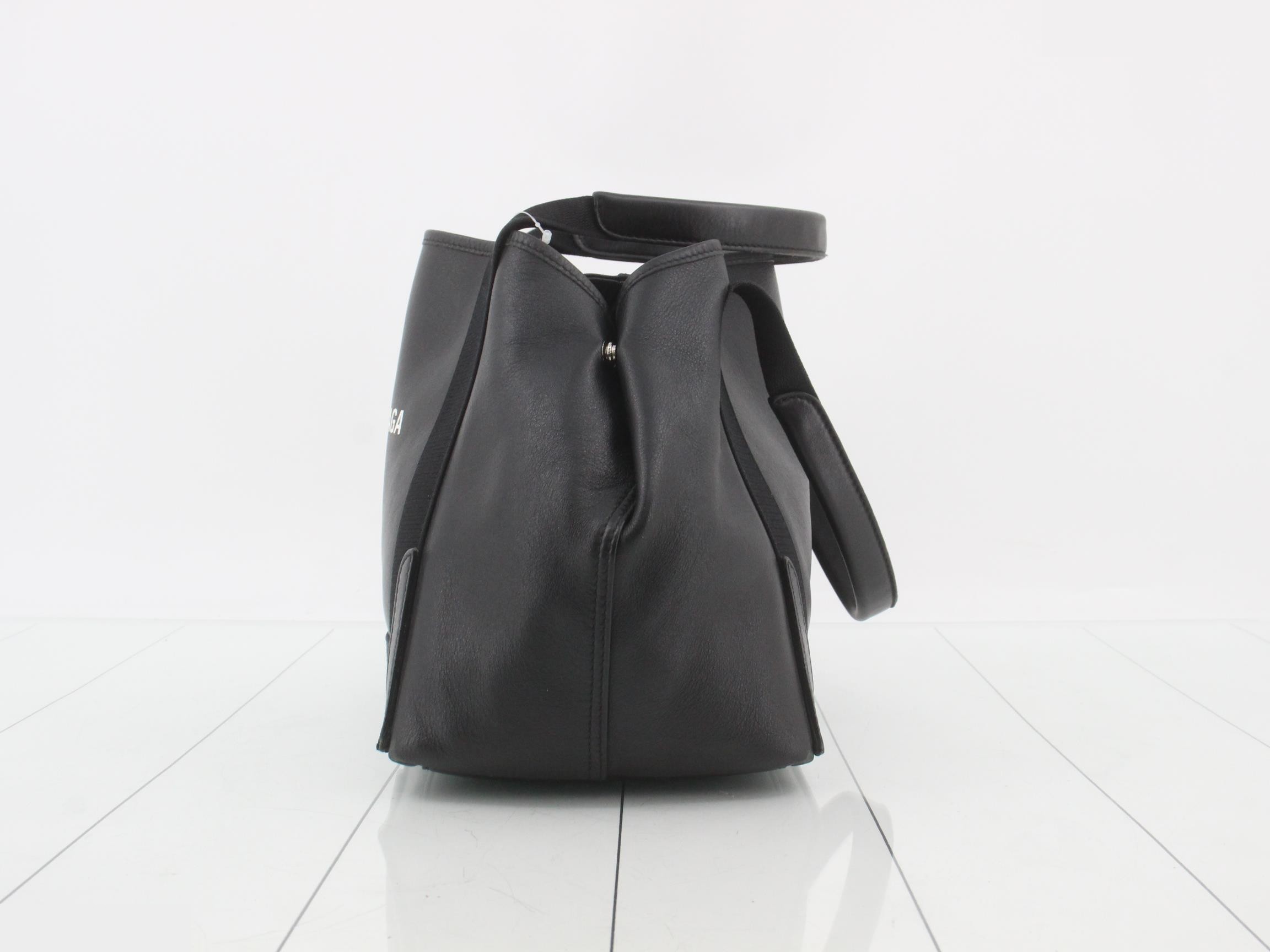 Navy Cabas Leather Handbag — view 3