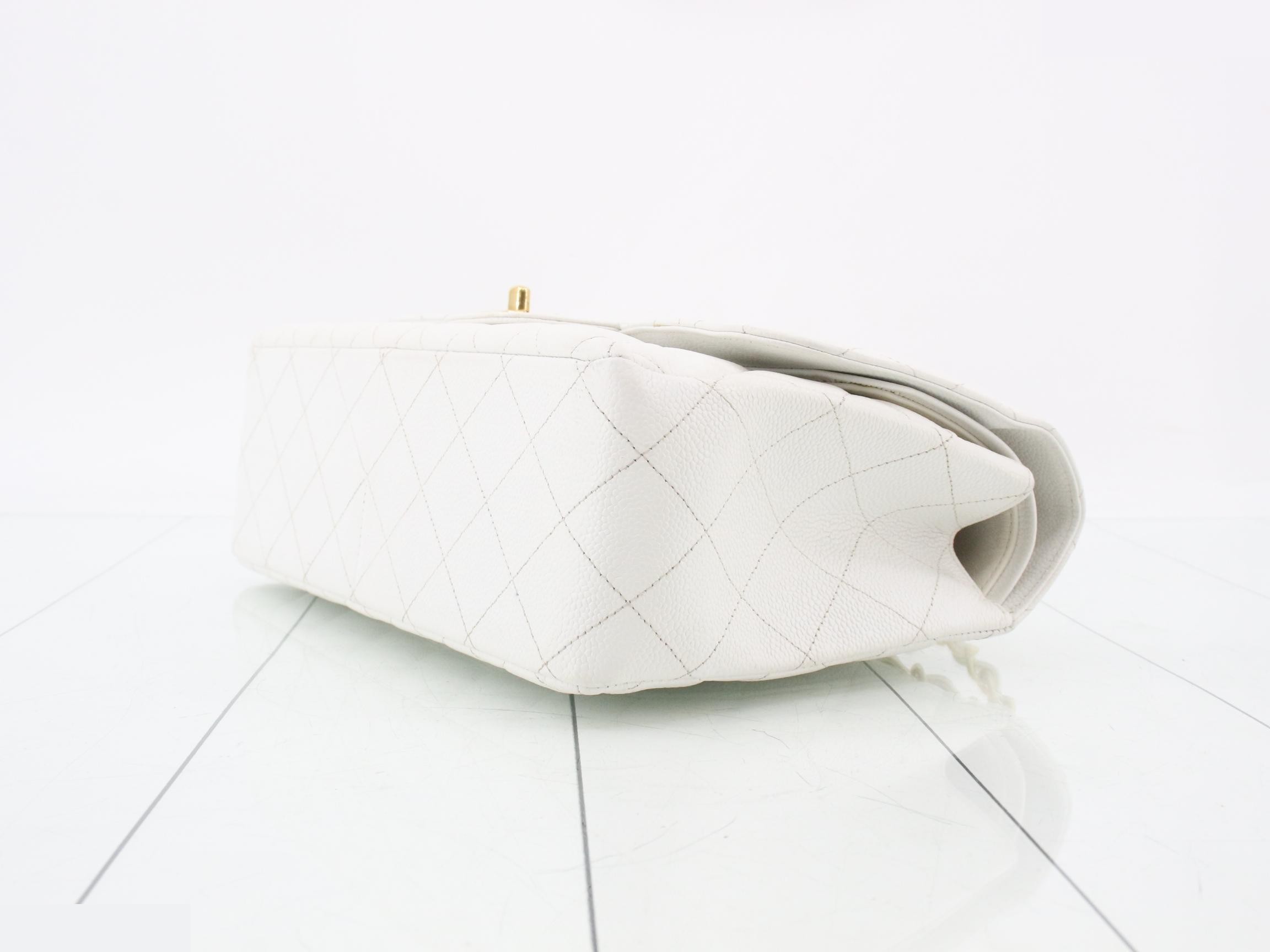 Caviar leather Matelassé 30 Jumbo bag, white, gold hardware. — view 6