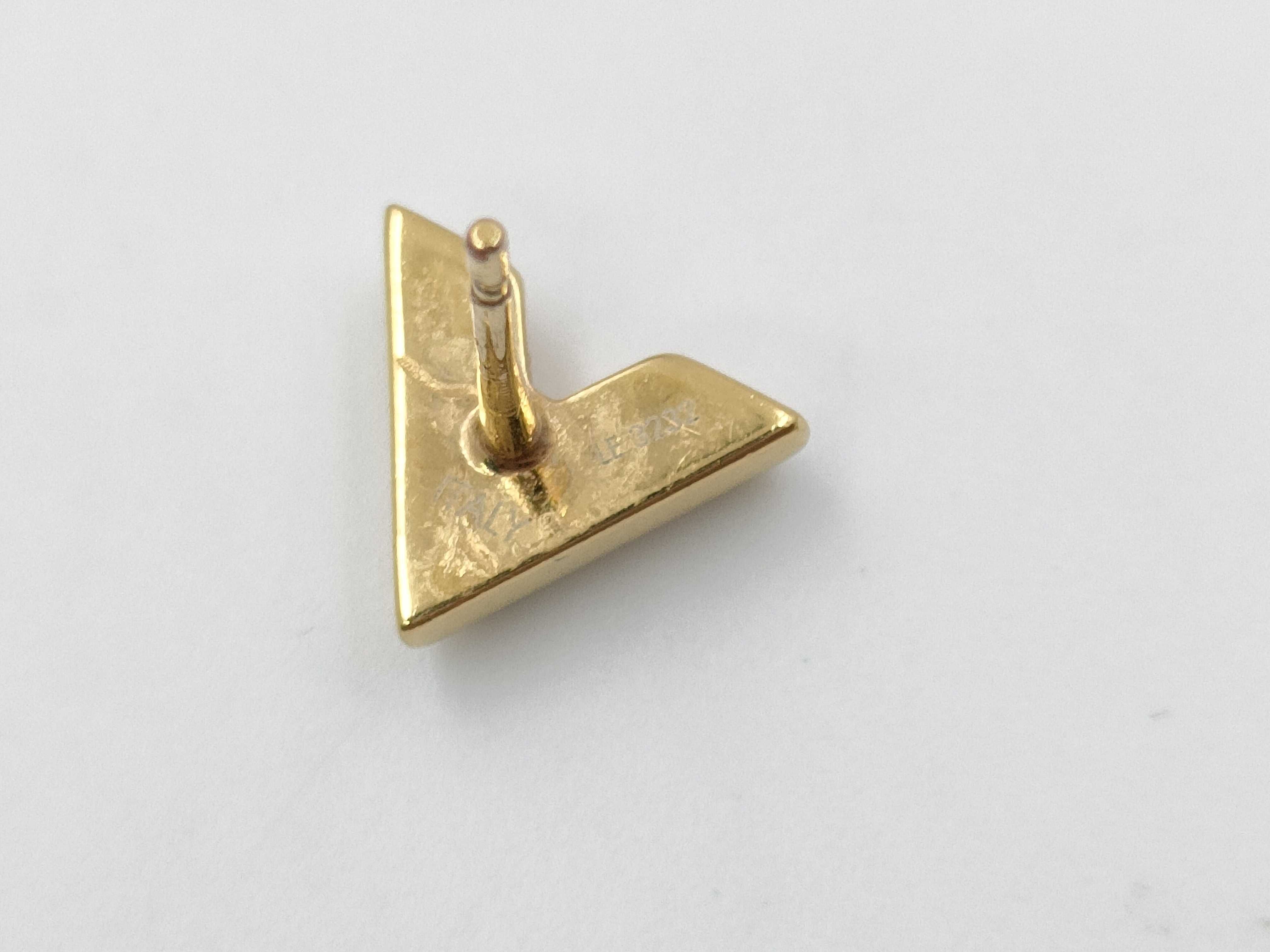 LV Essential V Gold Earrings — view 11