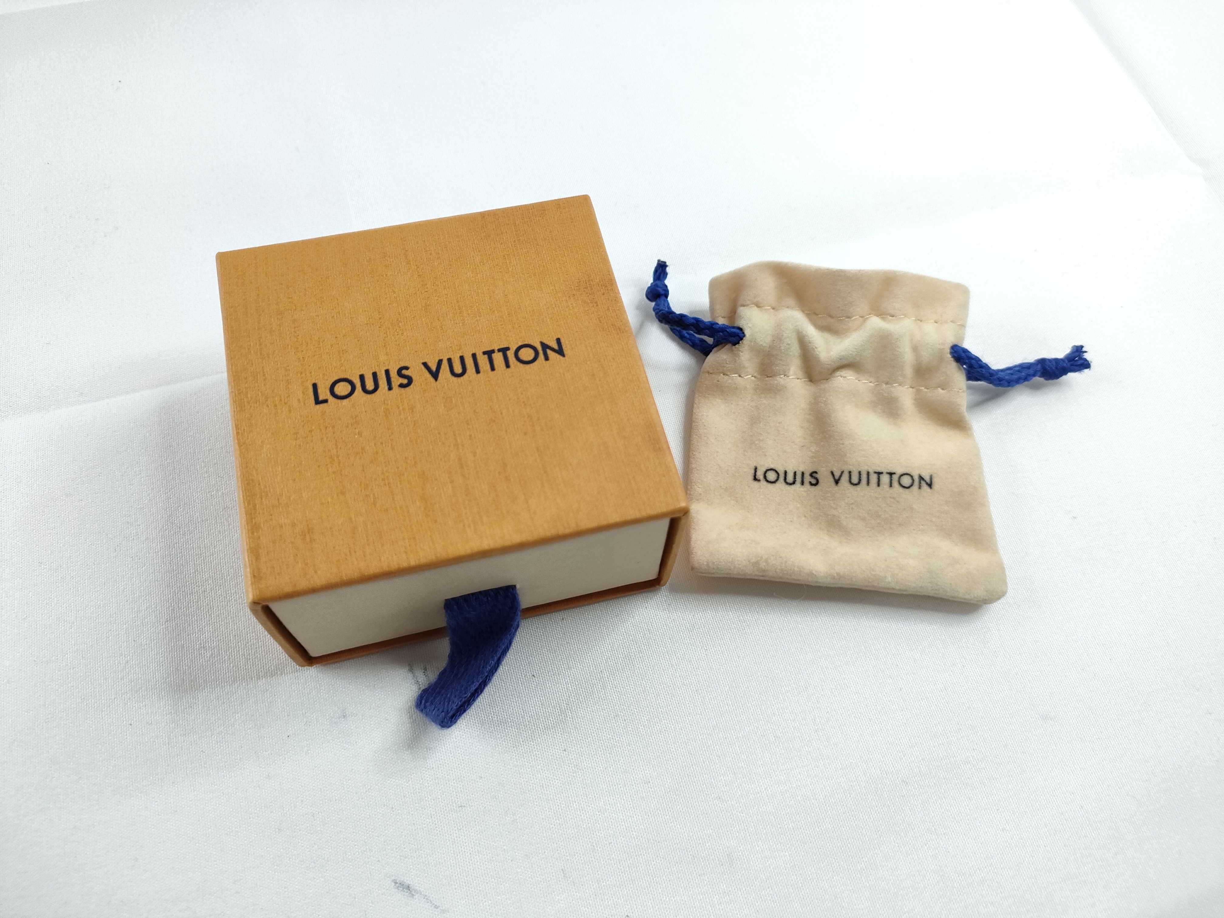 LV Essential V Gold Earrings — view 12