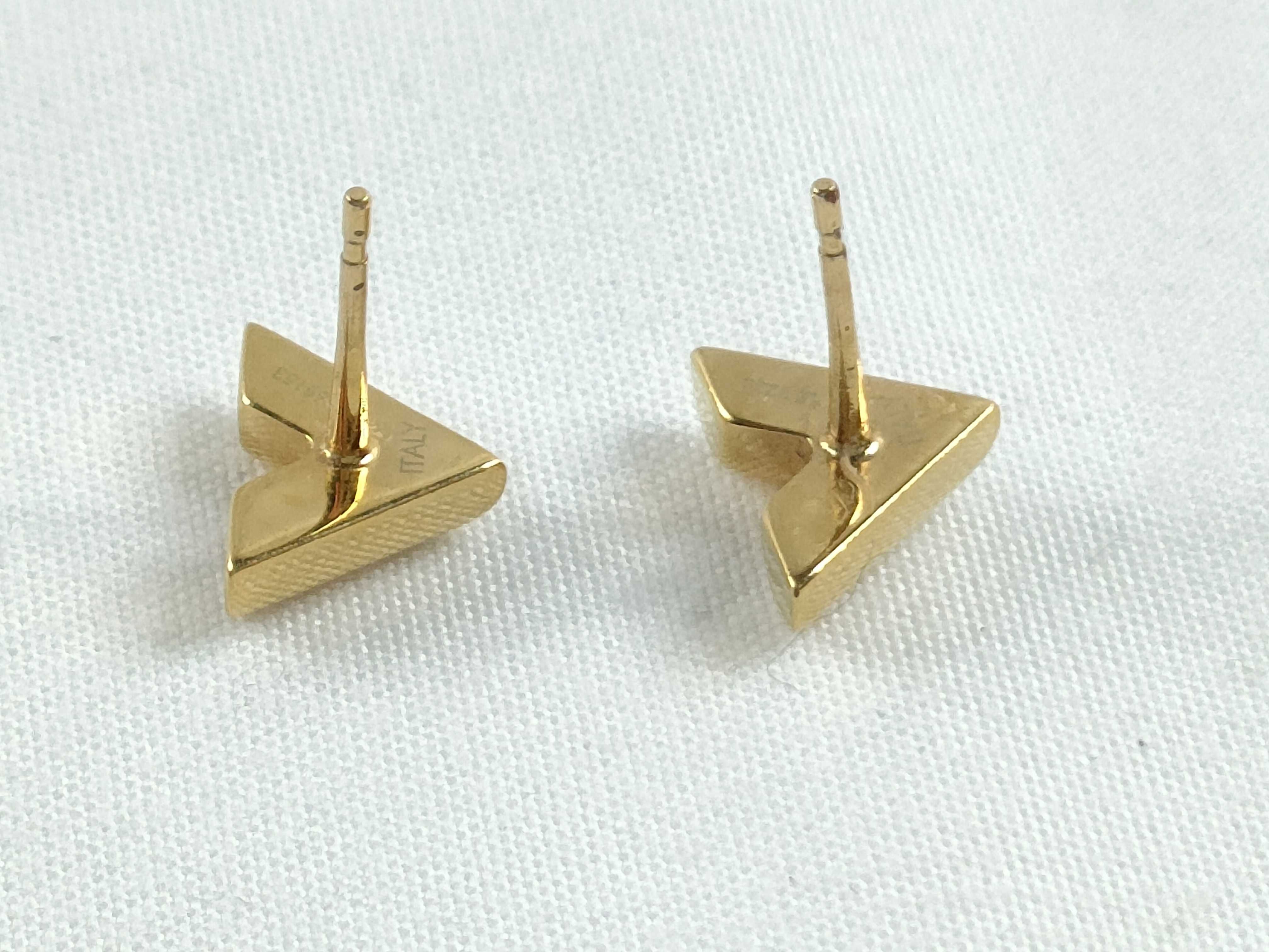 LV Essential V Gold Earrings — view 6