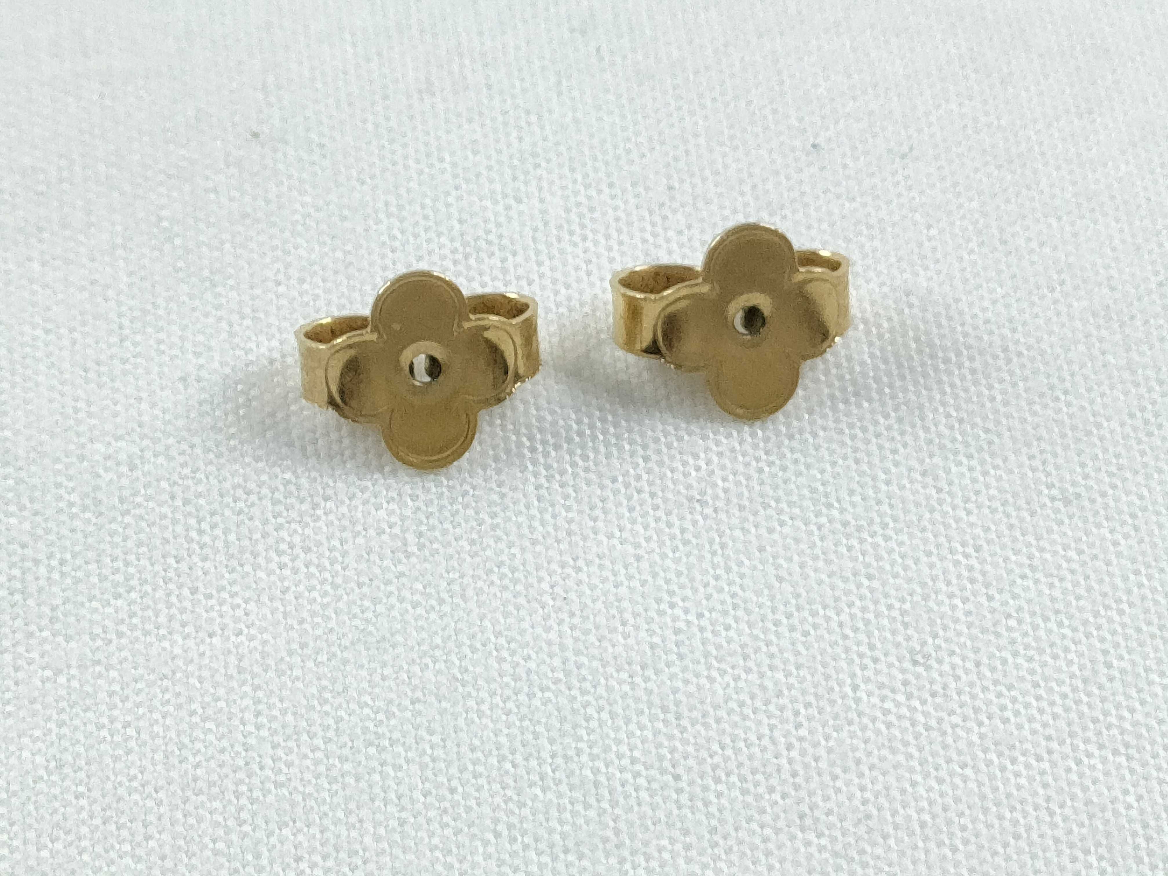 LV Essential V Gold Earrings — view 8