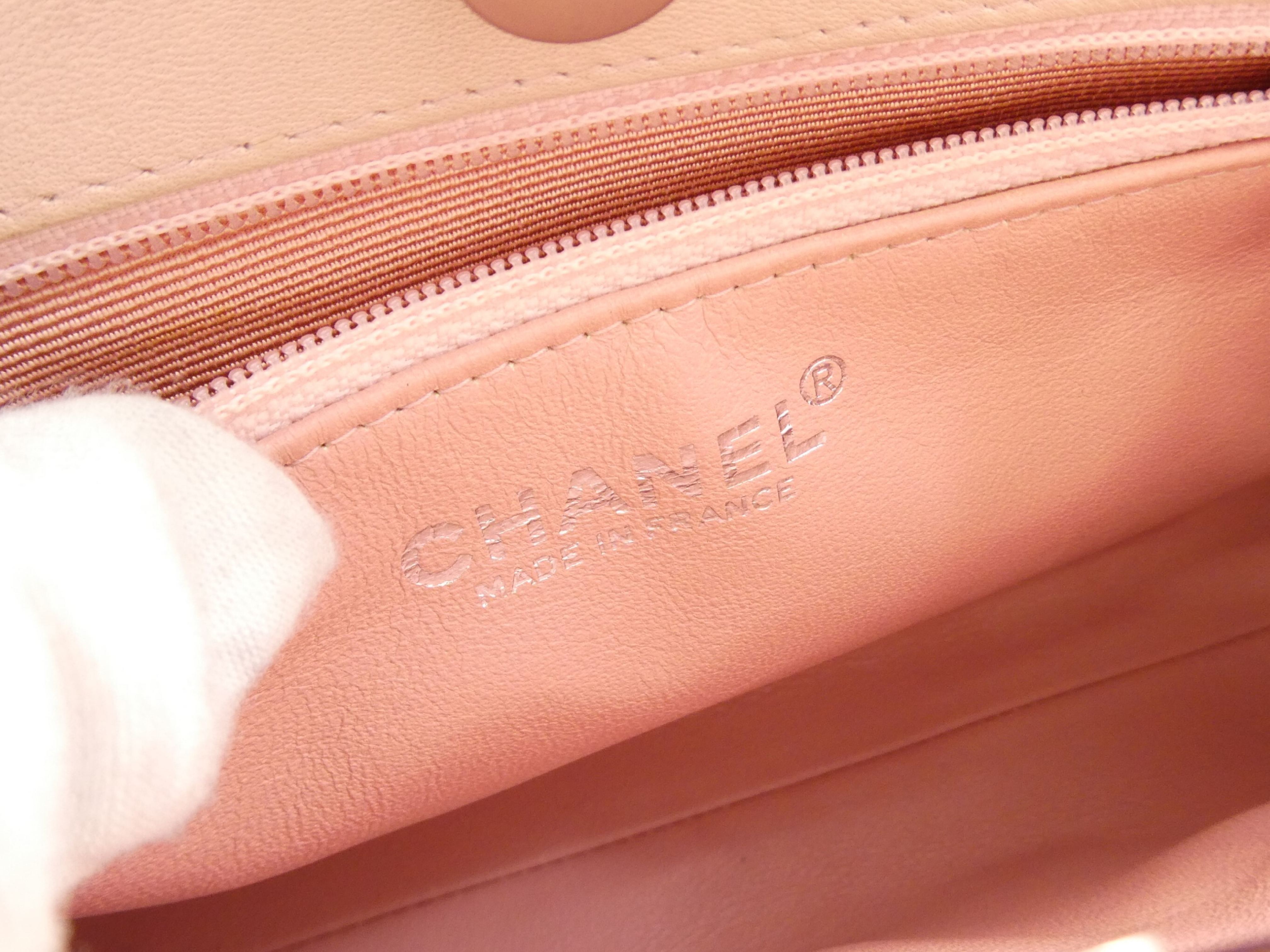 Matelassé Coco Mark Chain Handbag — view 8