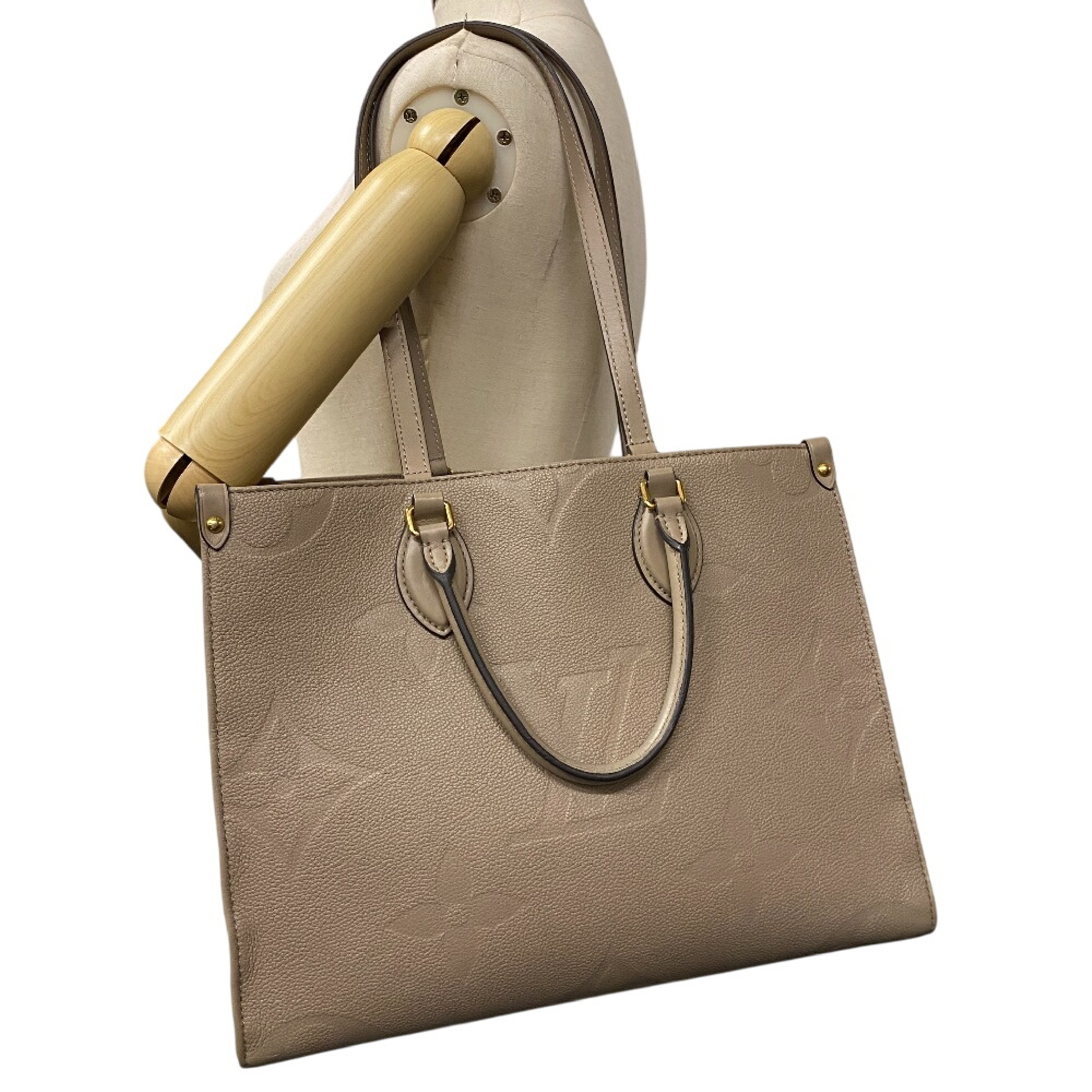 M45607 OnTheGo MM Monogram Empreinte Leather Handbag — view 10
