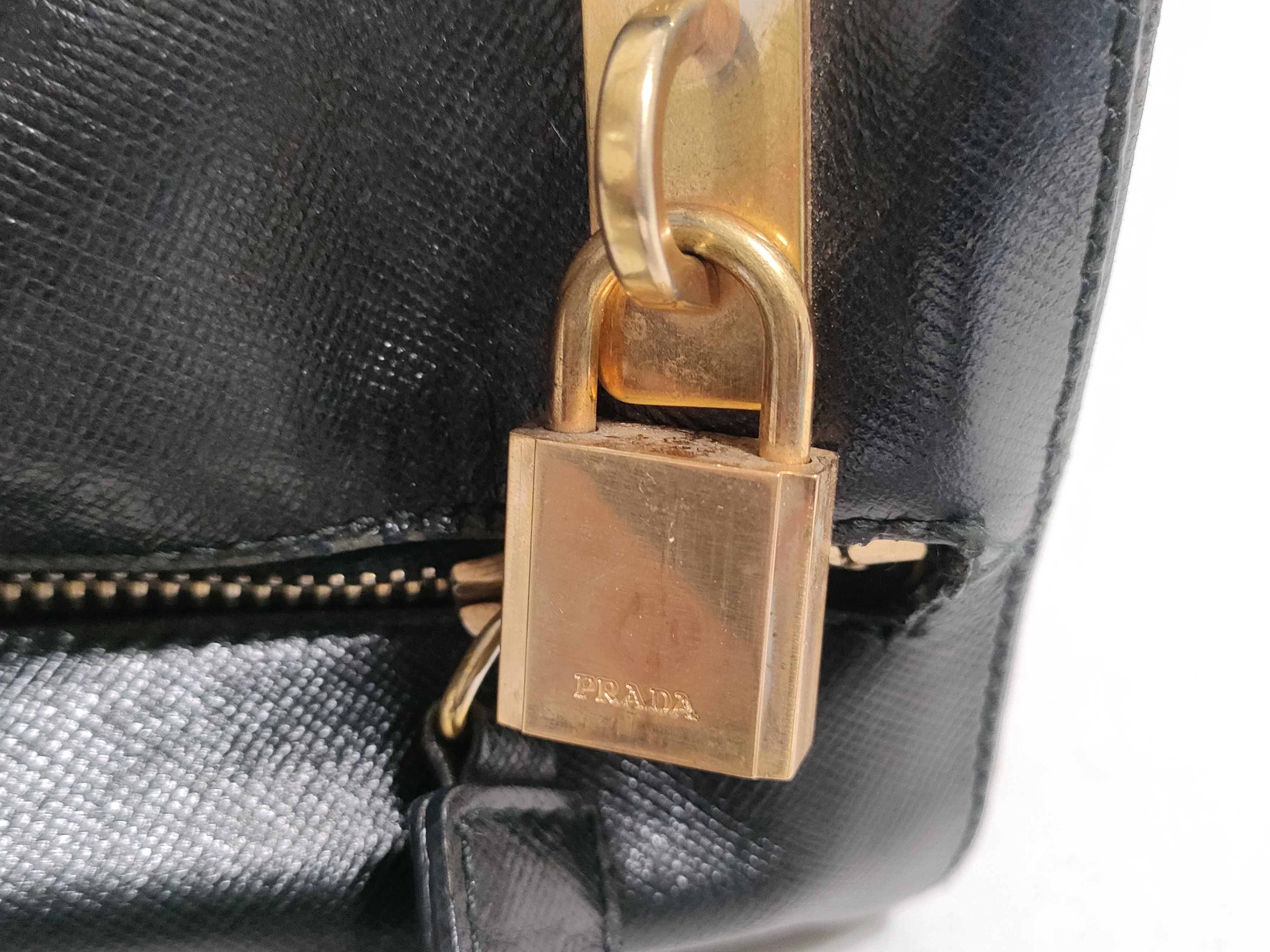 handbag, Saffiano leather, with 2 padlock keys and clochette. — view 15
