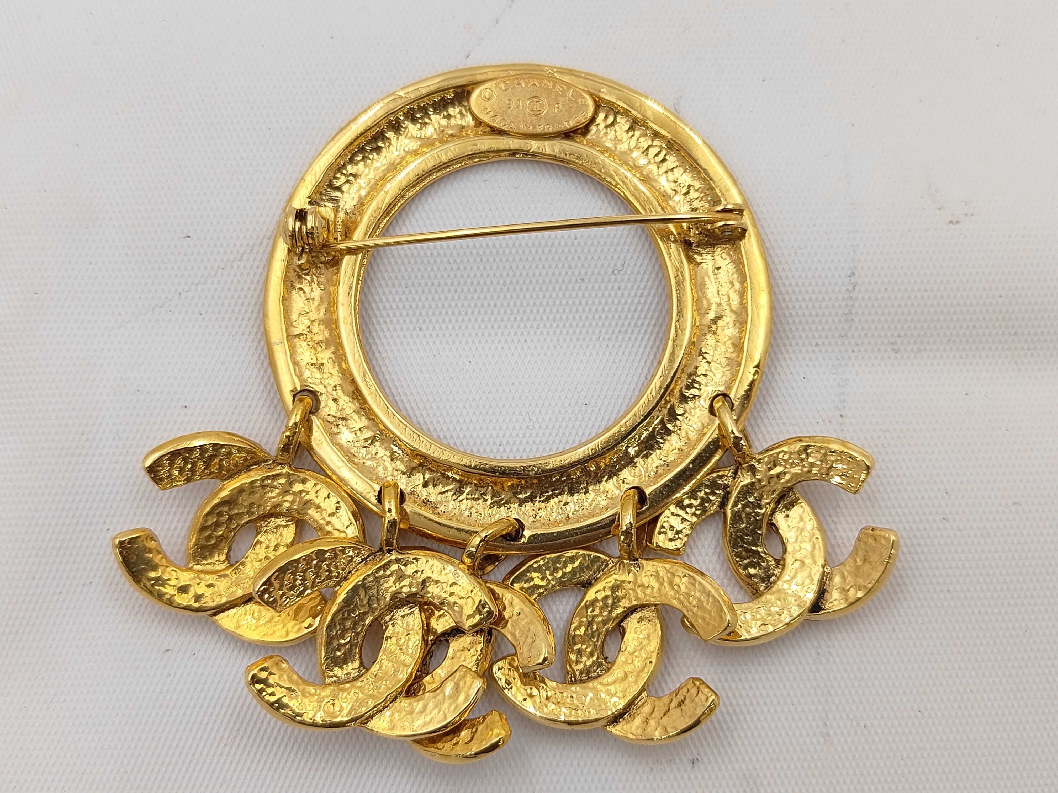 94P Brooch, Five-Link Coco Mark Circle Brooch — view 2