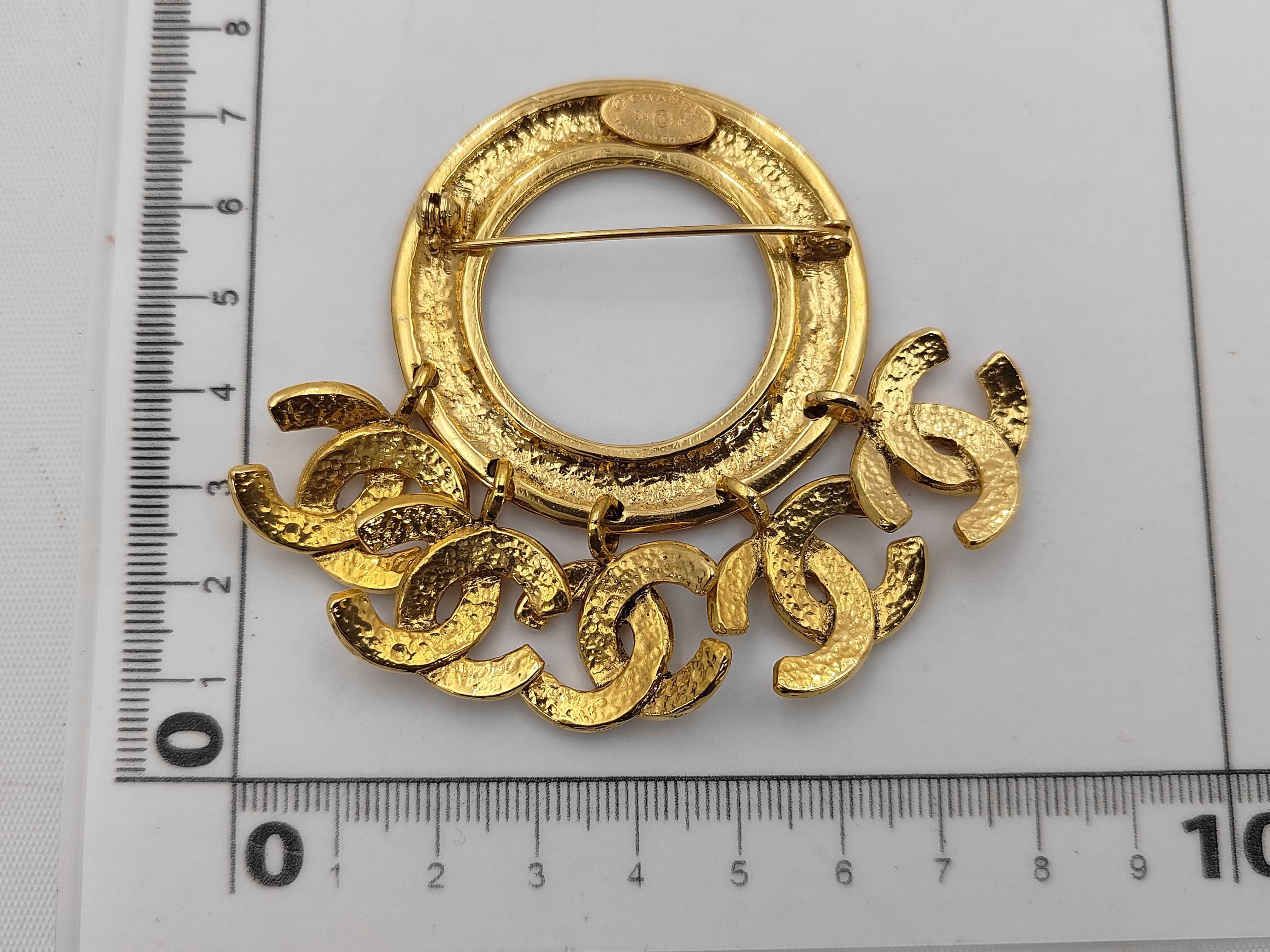 94P Brooch, Five-Link Coco Mark Circle Brooch — view 5