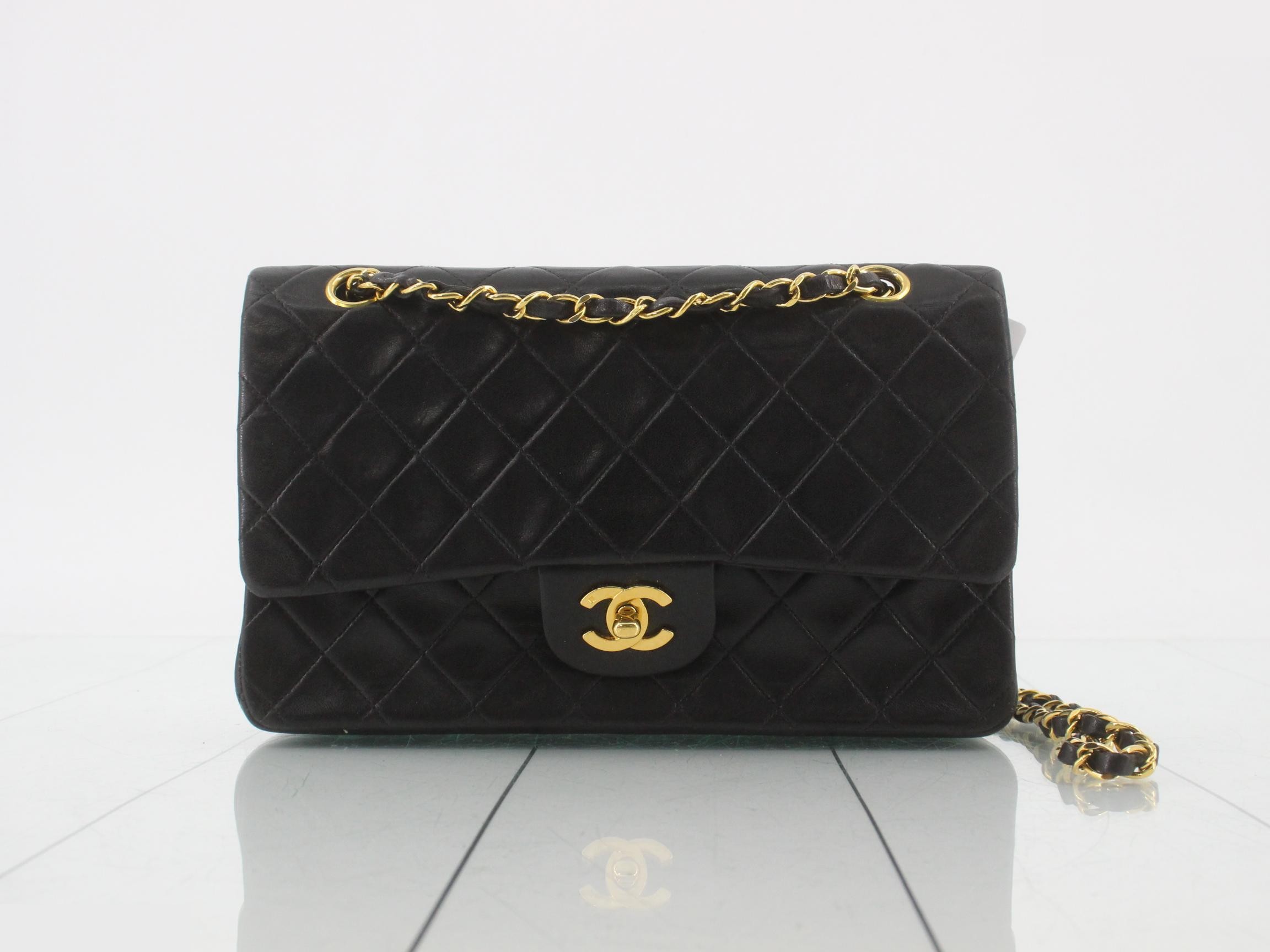 Double flap shoulder bag, item number 2.