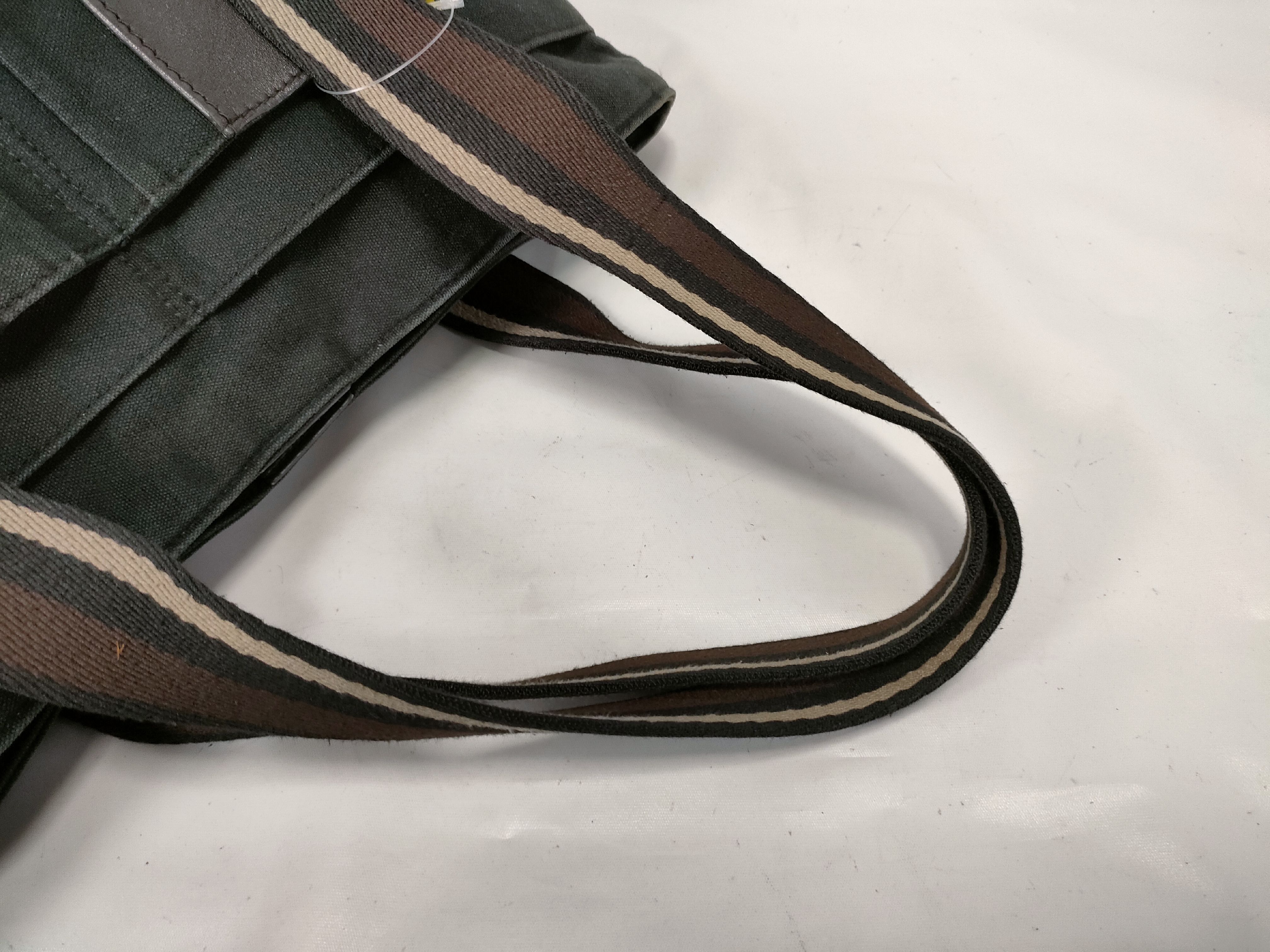 Troca Horizontal MM Tote Bag (Torn Tag) — view 3