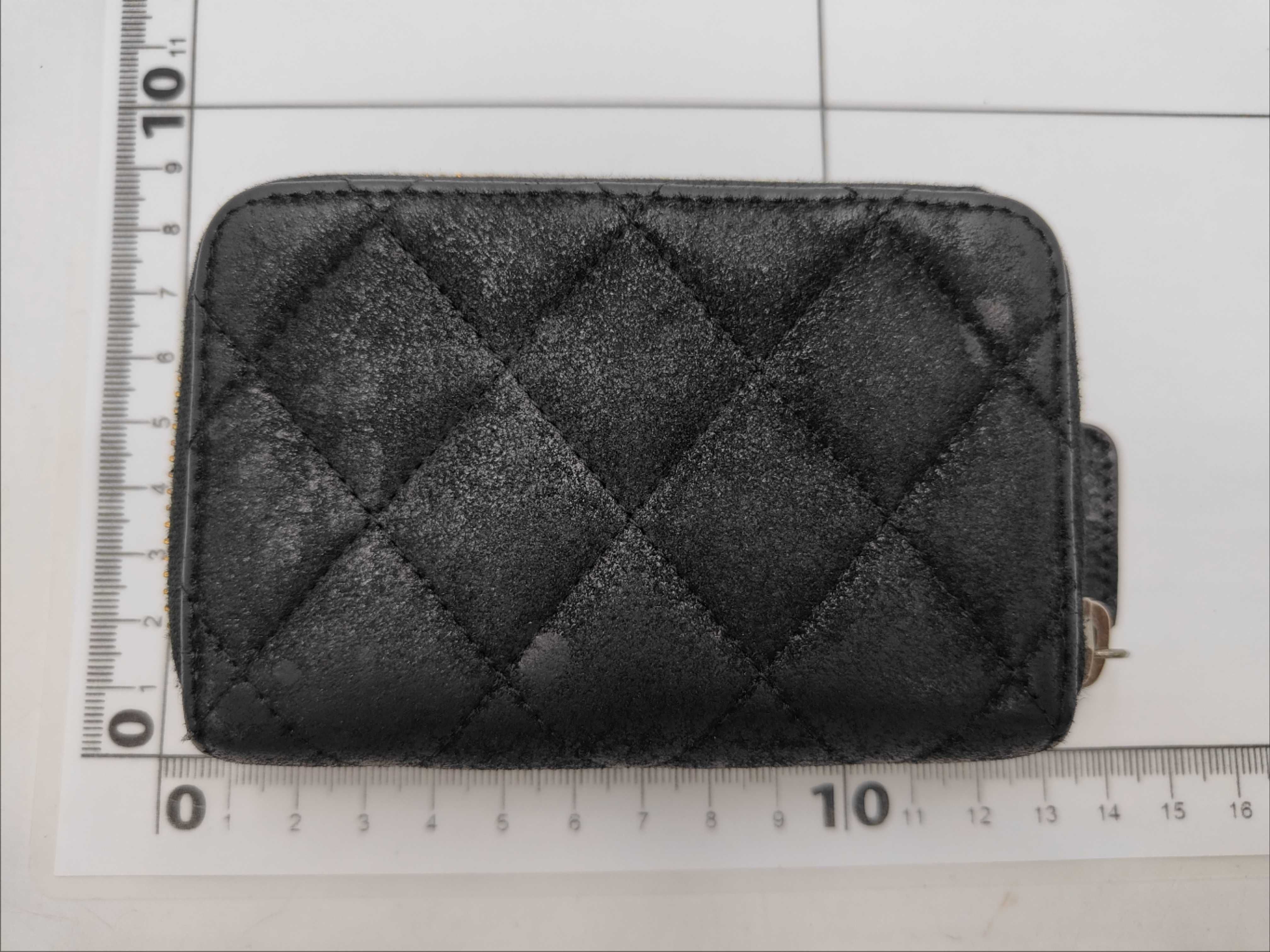Matelassé Chain Me Goatskin Coin Case (with seal, card, and box) — view 2
