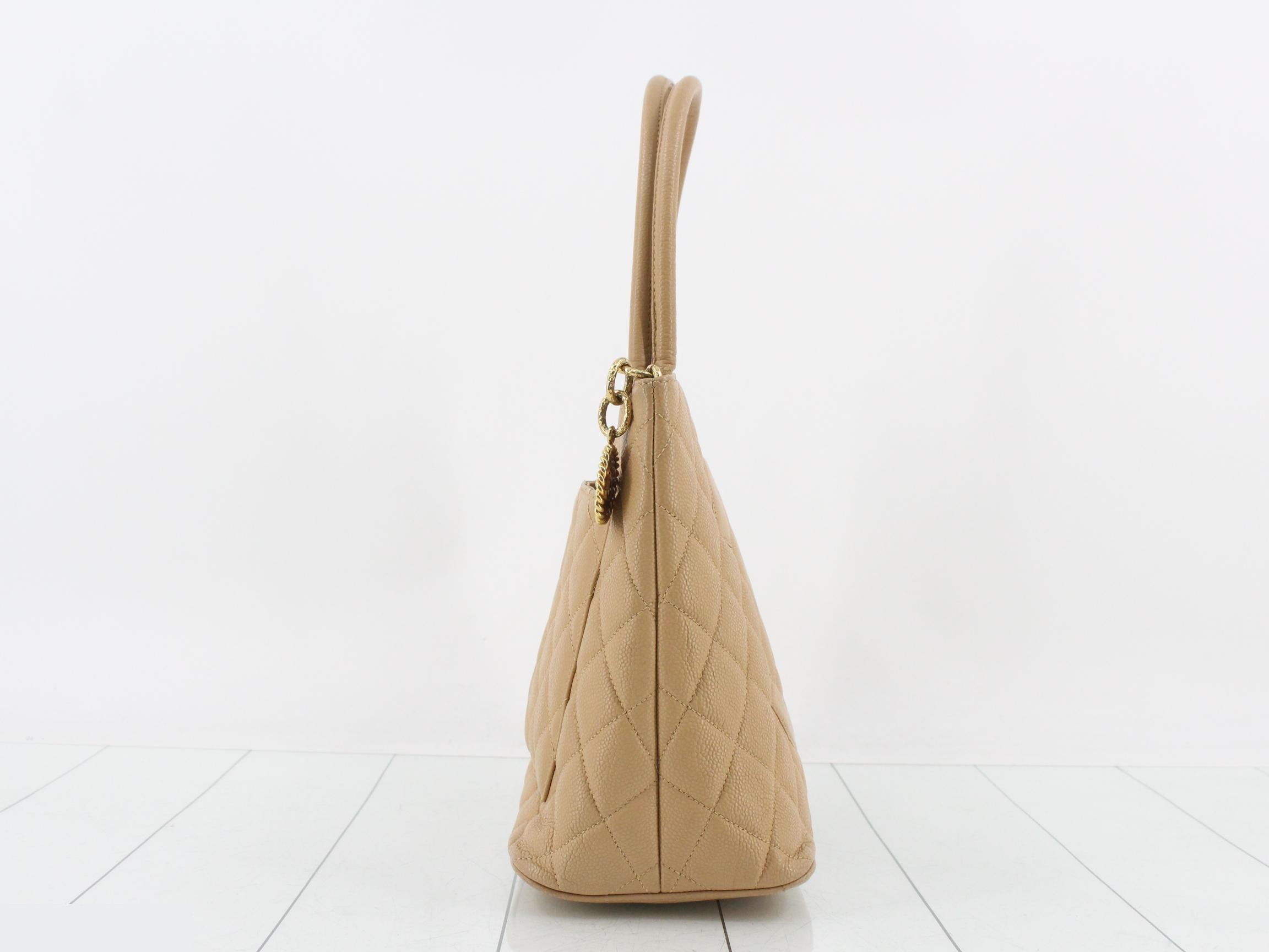 Matelassé Caviar Reissue Tote Bag (with original sticker) — view 4