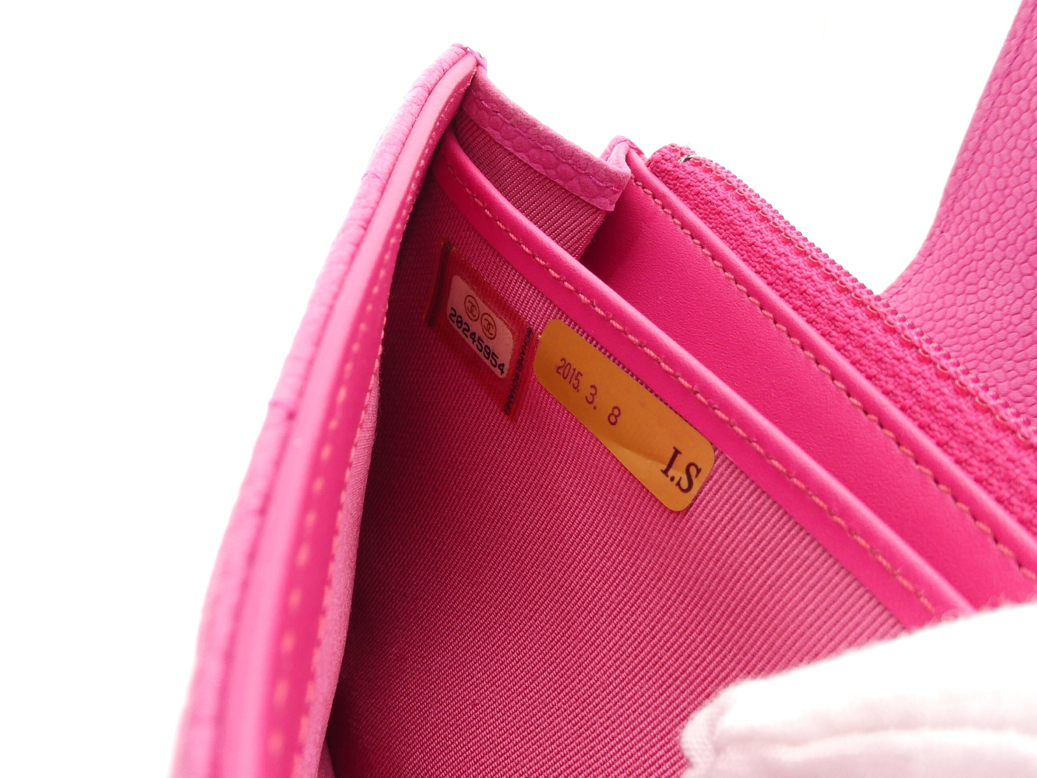 Matelassé Caviar Skin Coco Mark Wallet — view 9