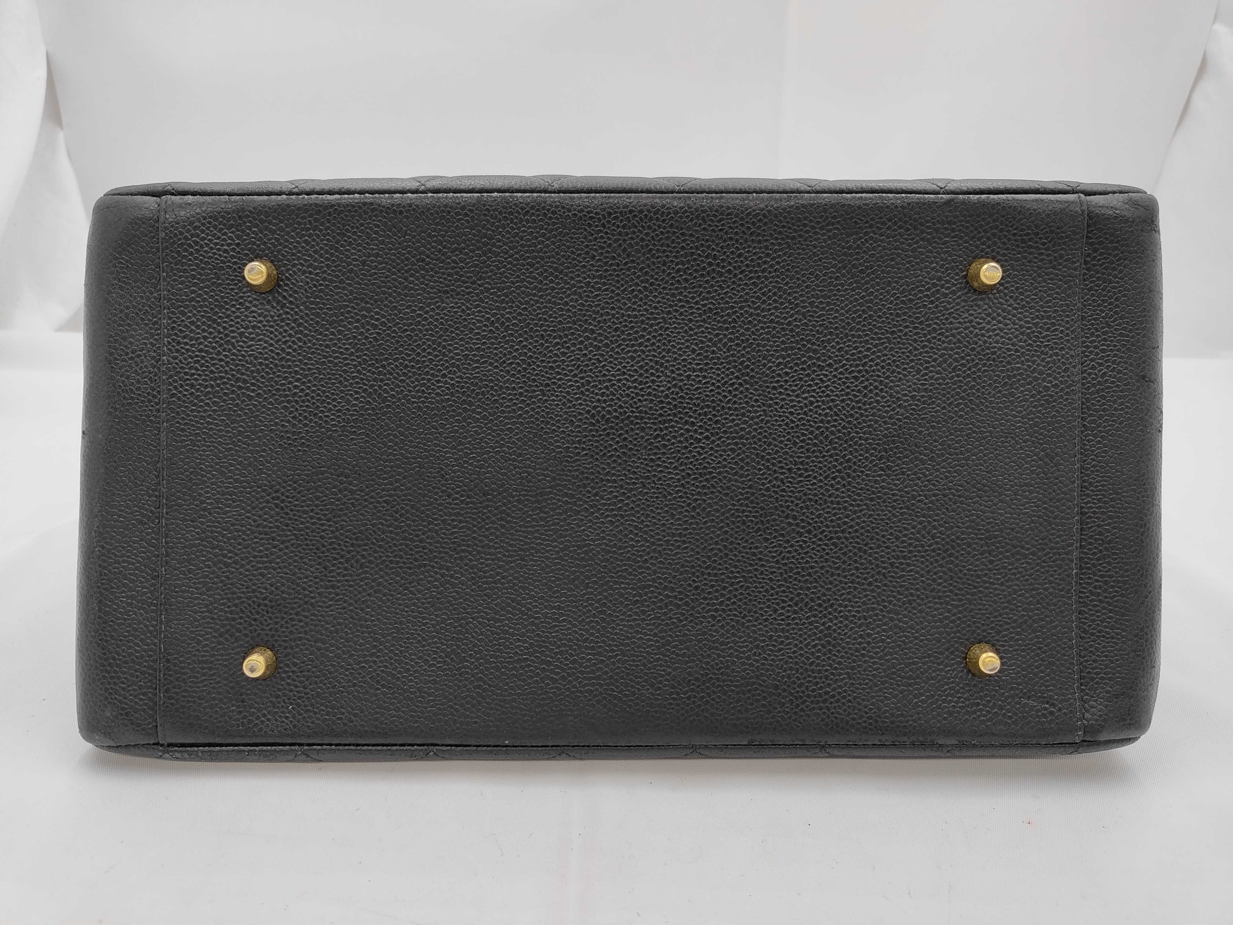 Matelassé Caviar Skin Chain Tote Bag (with original seal, serial number 4) — view 7