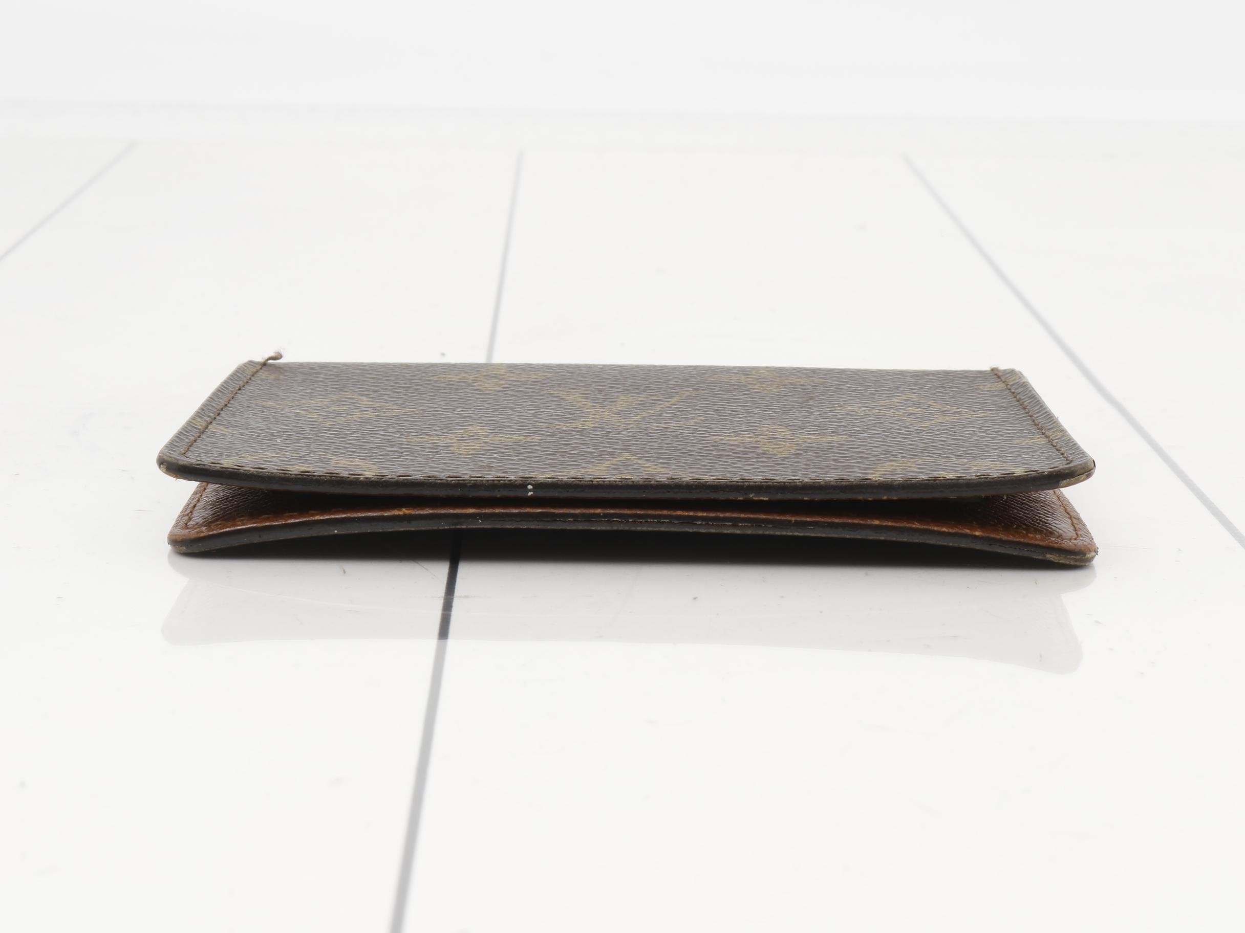 Pass case — view 3
