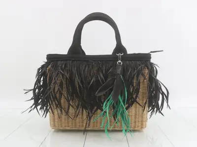 Straw handbag with feather fringe