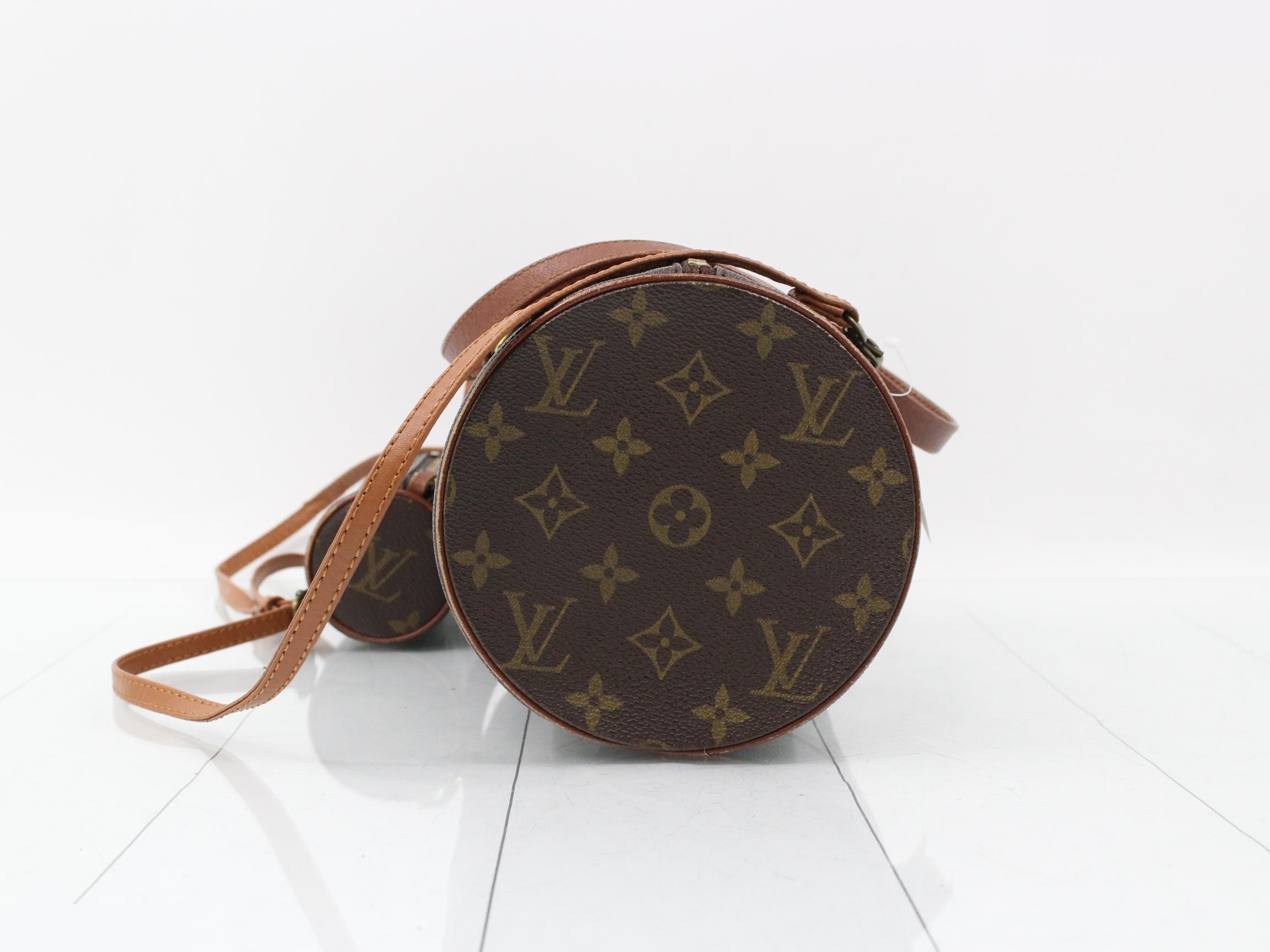 LOUIS VUITTON handbag — view 3