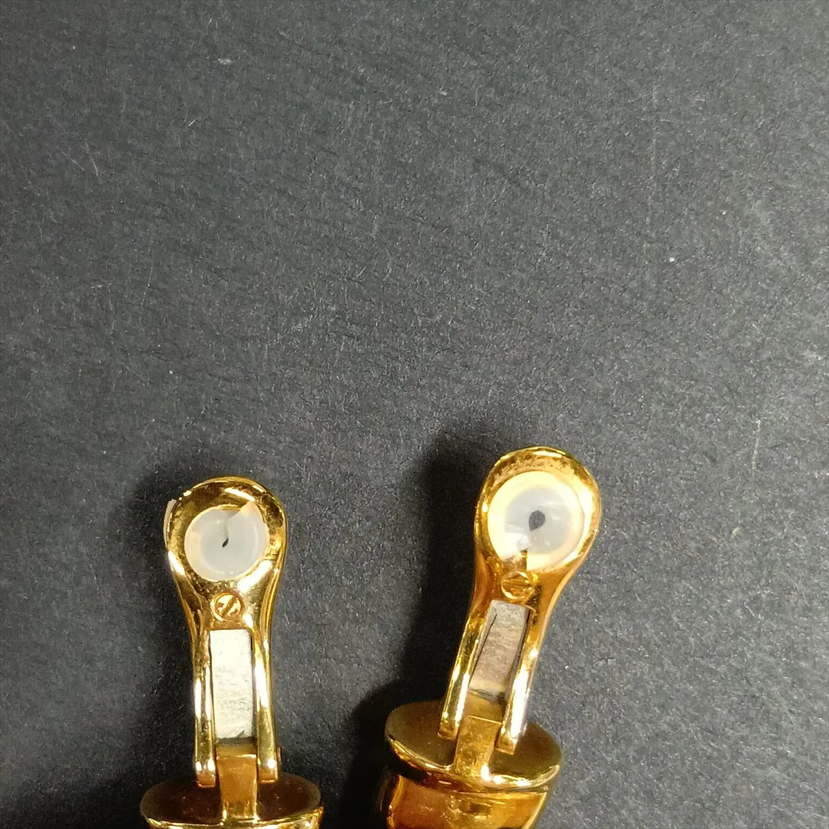 Tubogas earrings, 750 (yellow gold) x stainless steel, 29.9g. Silicone is — view 7