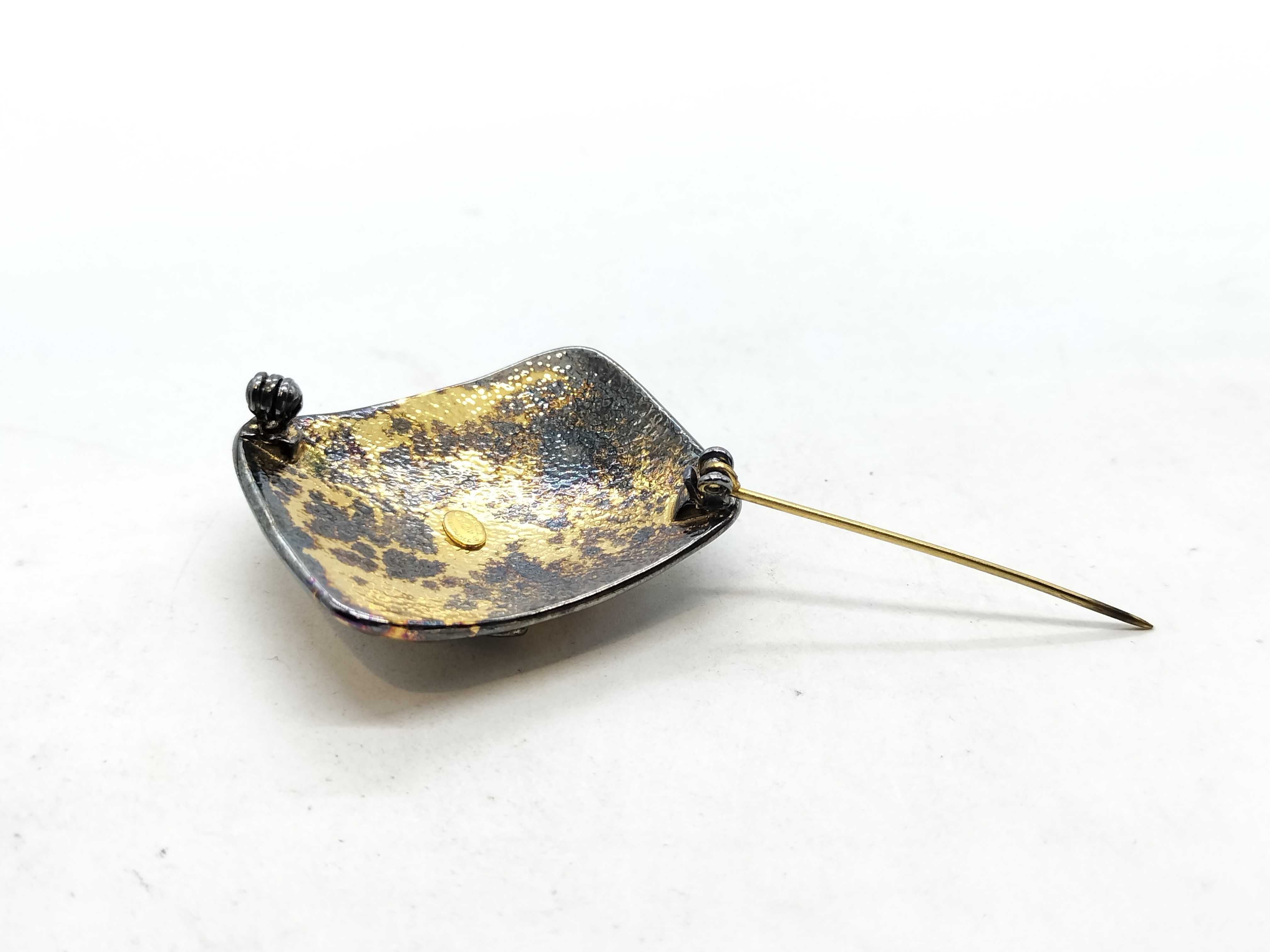 97P Coco Mark Brooch — view 4