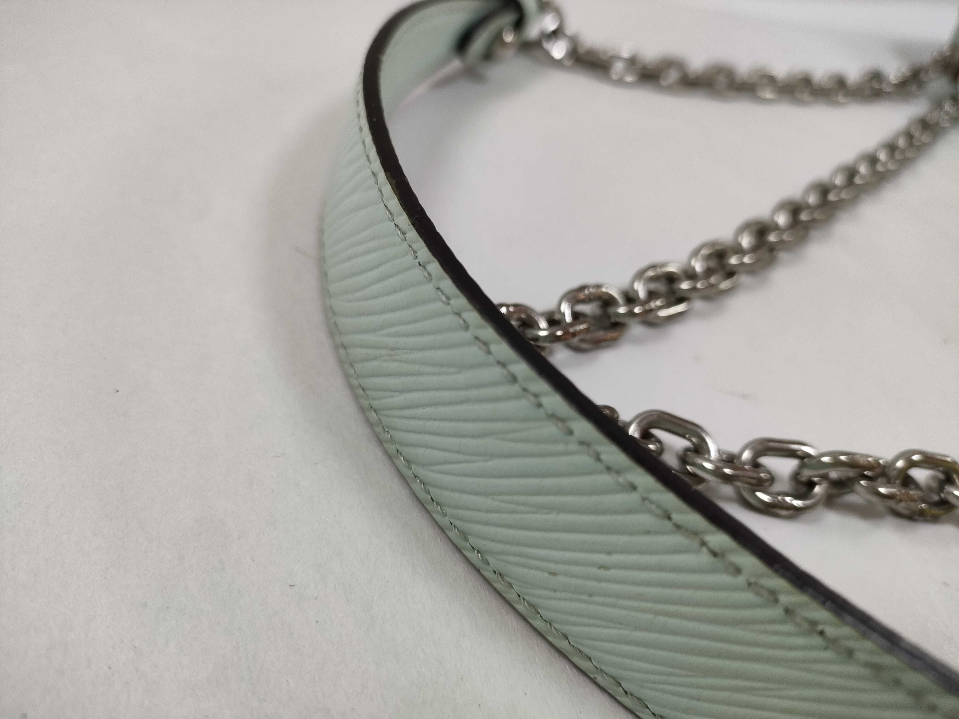 Epi Louis Vuitton Twist Shoulder Bag — view 4