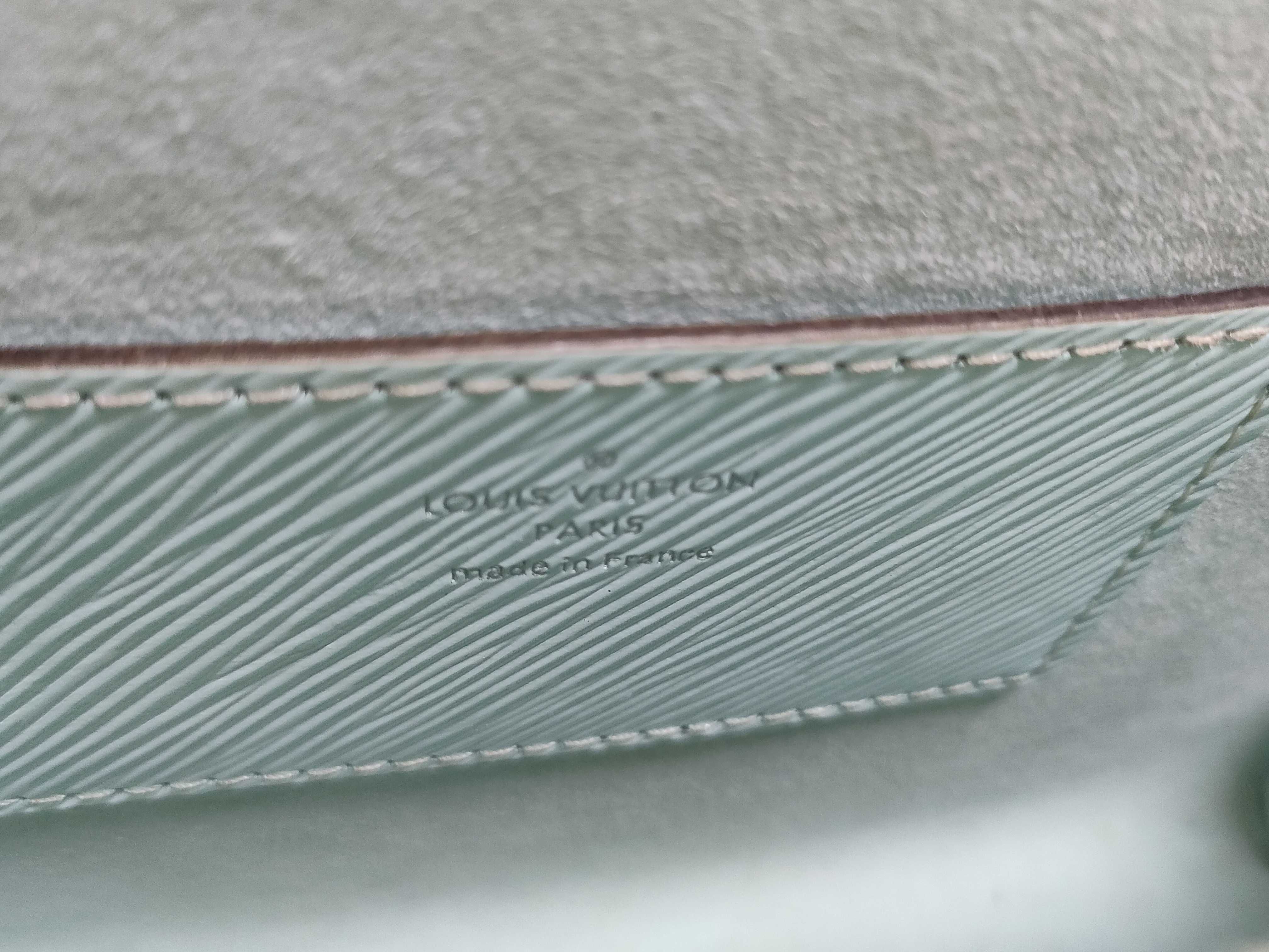 Epi Louis Vuitton Twist Shoulder Bag — view 9