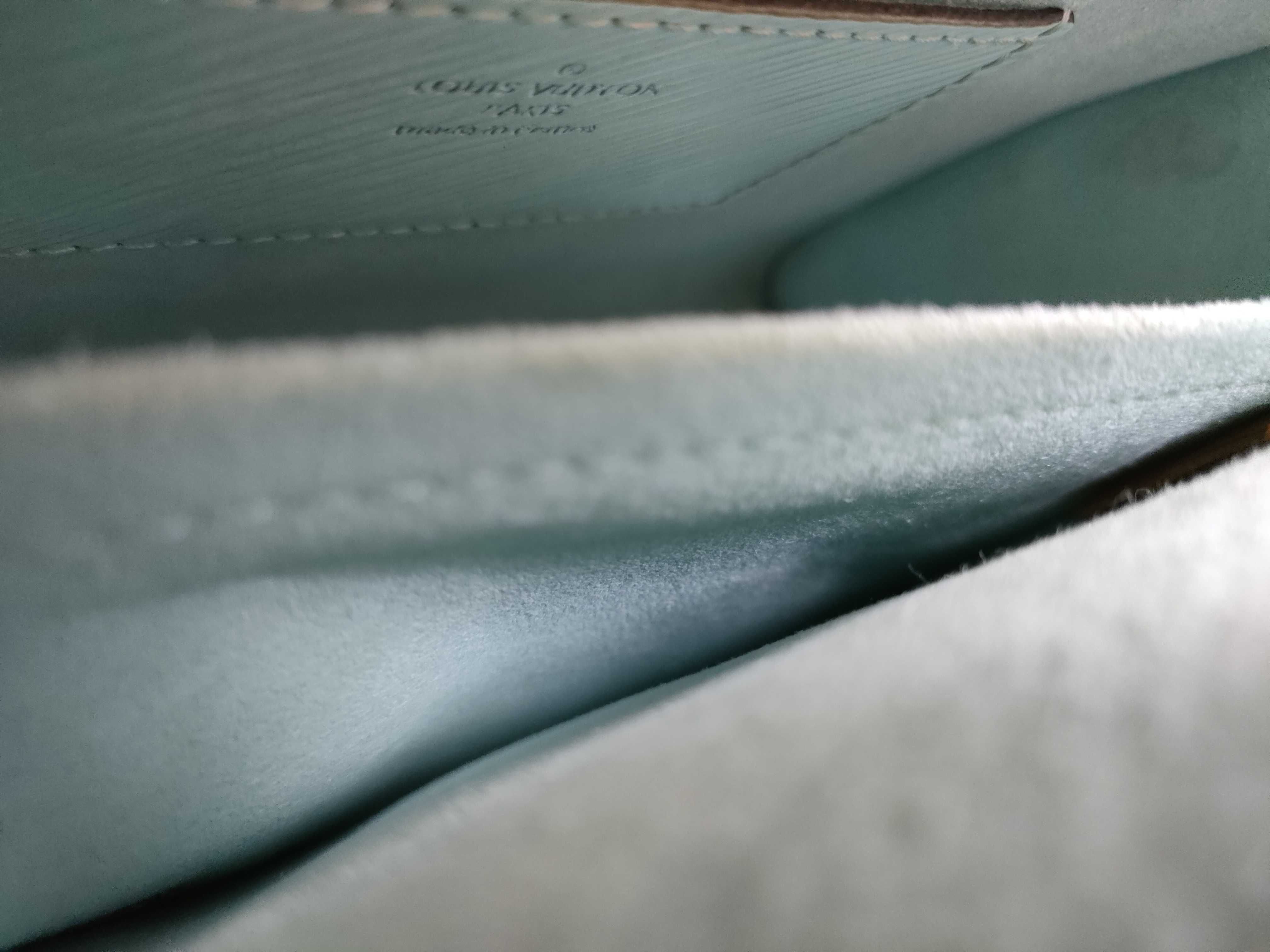 Epi Louis Vuitton Twist Shoulder Bag — view 10